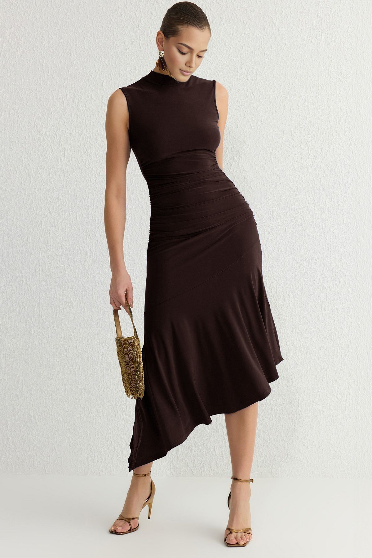 Trendyol Collection Hnědé volány s volánky Pletené midi šaty - Stylové noční šaty s podšívkou