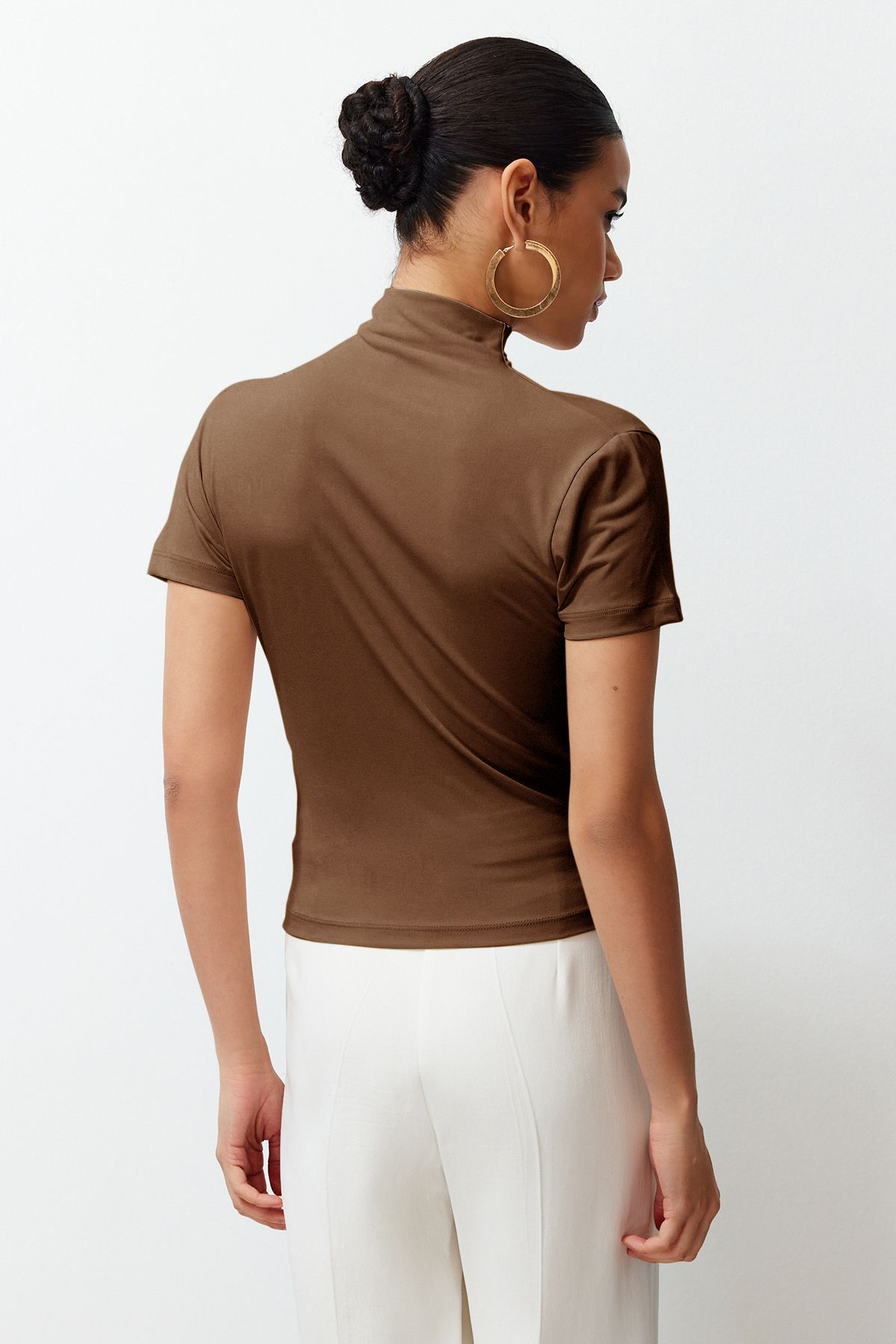 Trendyol Collection-Bluză tricotată elastică cu mâneci scurte, cu mâneci scurte, cu detaliu de draperie maro TWOSS24BZ00426 6