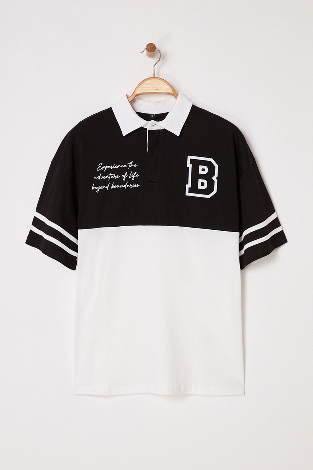 Trendyolmilla Man Siyah Oversize/Geniş Kesim Renk Bloklu Brooklyn Baskılı Polo Yaka T-shirt TMNSS25PO00029