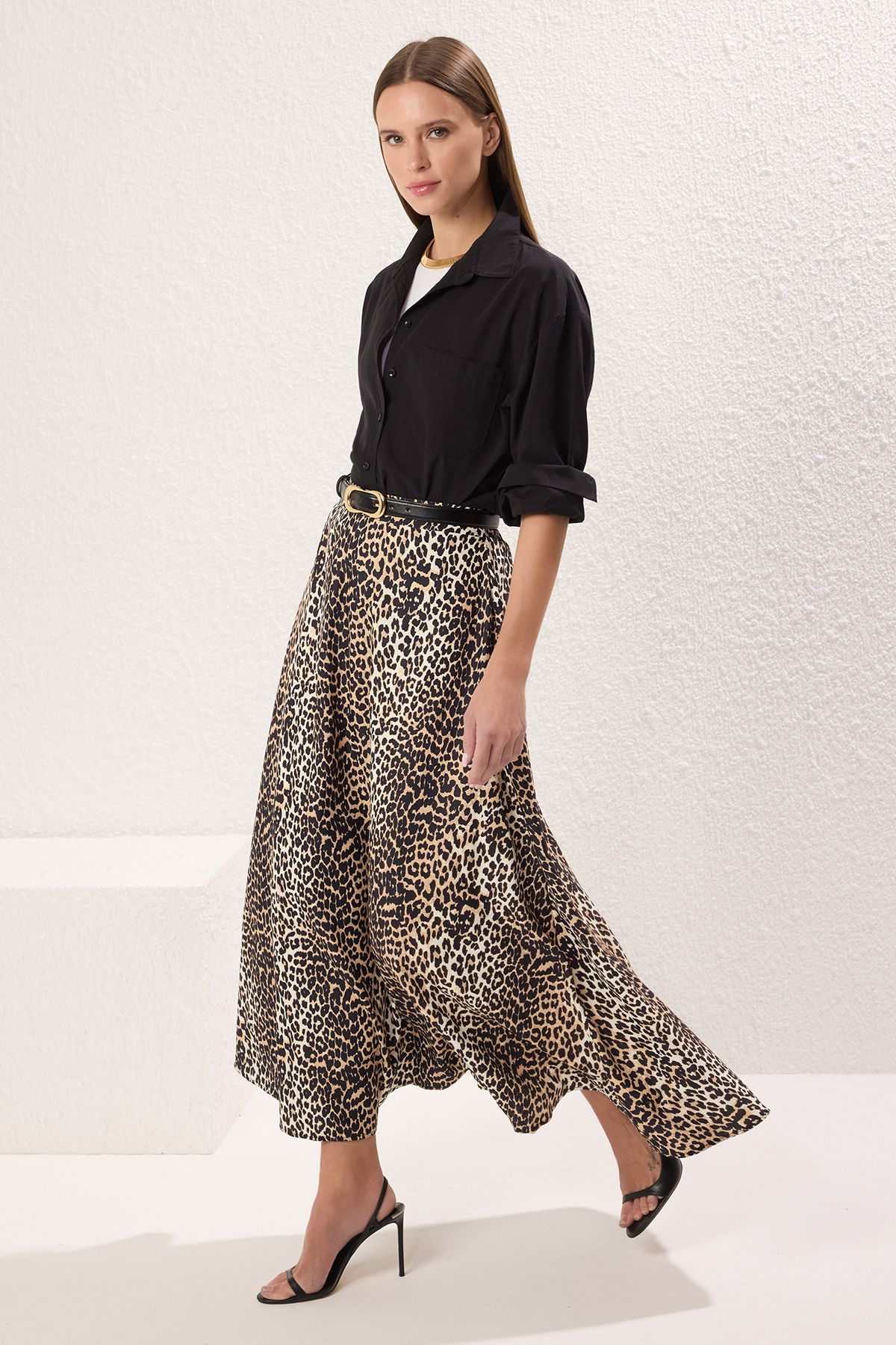 Trendyol Modest-Brauner gewebter Rock mit Leopardenmuster TCTAW25EE00008 2