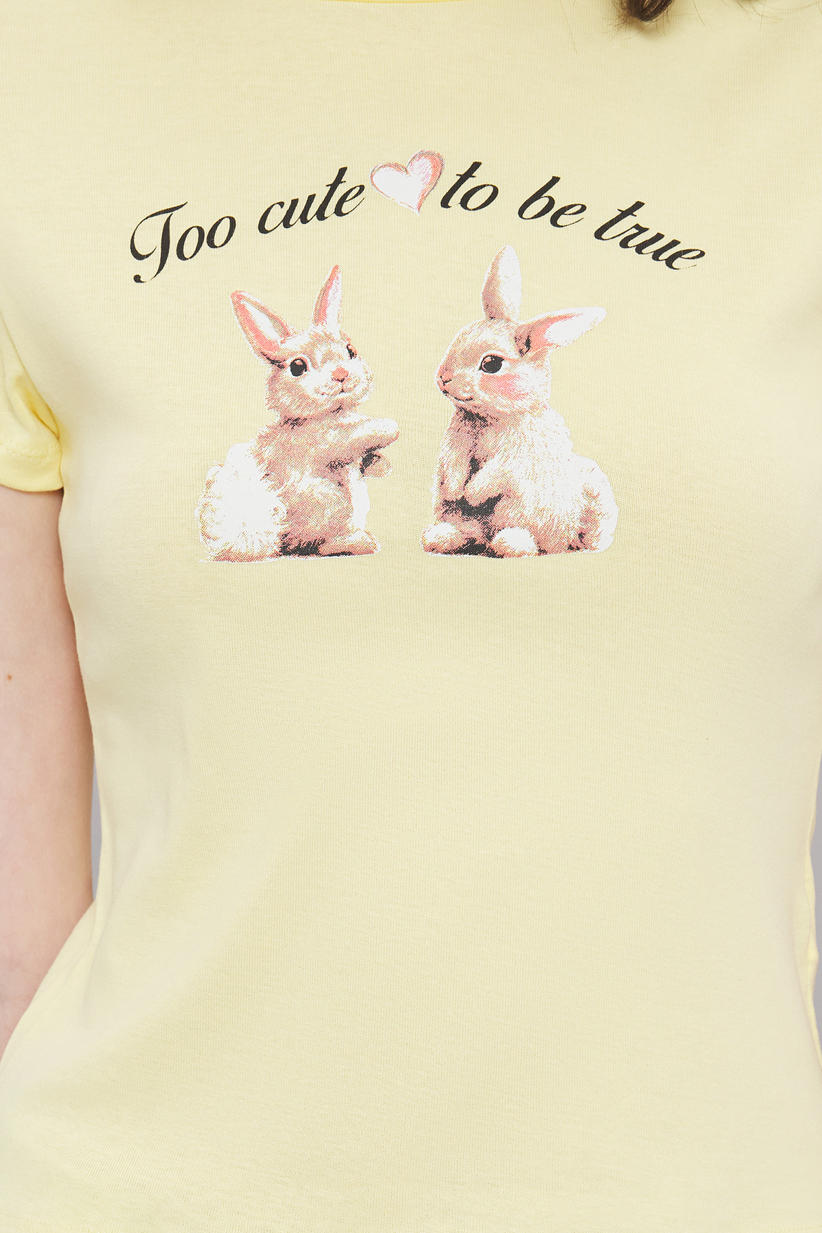 Trendyolmilla  Açık Sarı Tavşan Baskılı Fitted/Vücuda Oturan Örme T-Shirt TWOSS25TS00095 - Görsel 3