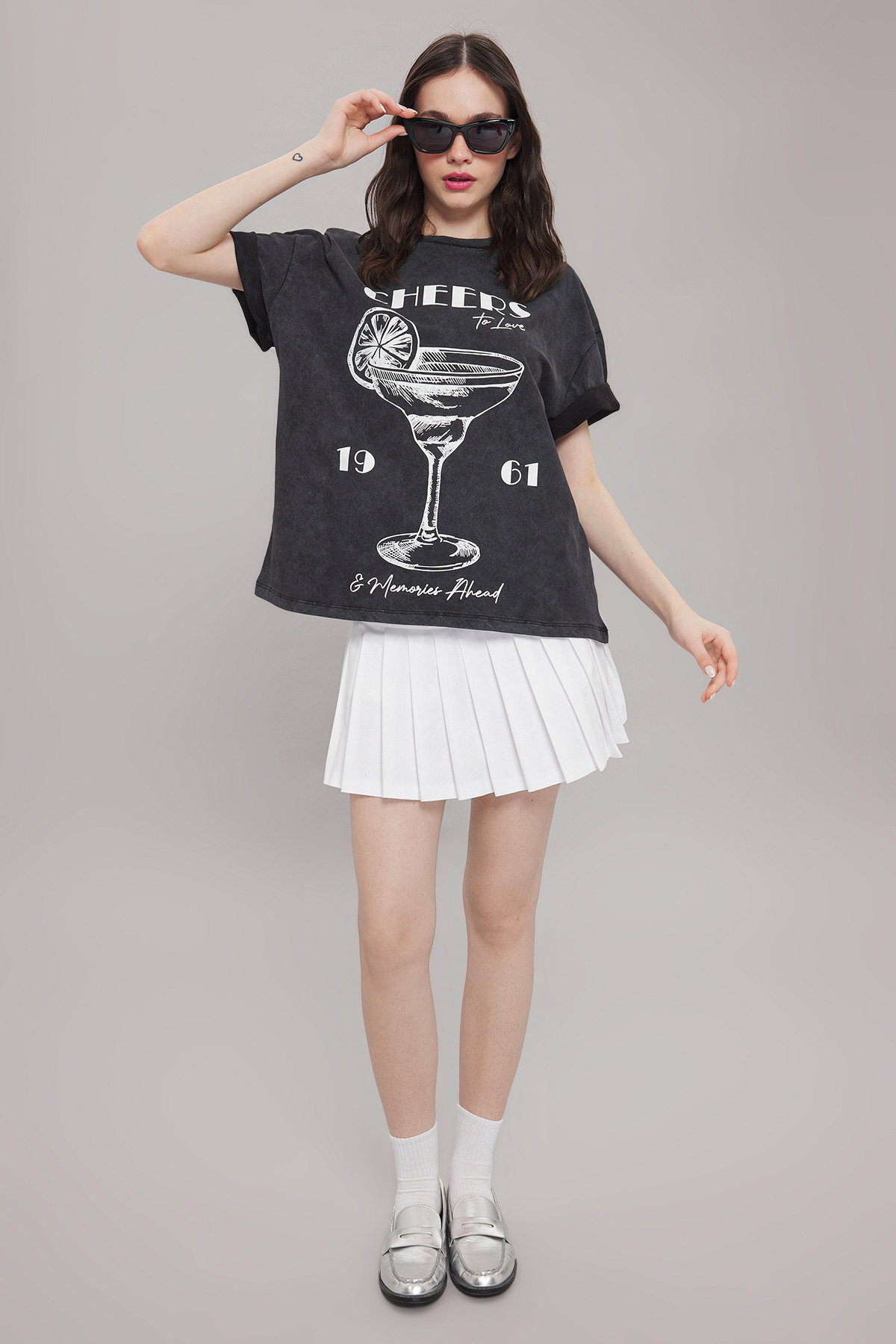 Trendyolmilla  Antrasit Kalın Pamuklu Yıkamalı Baskılı Oversize/Geniş Kalıp Örme T-shirt TWOSS25TS00103