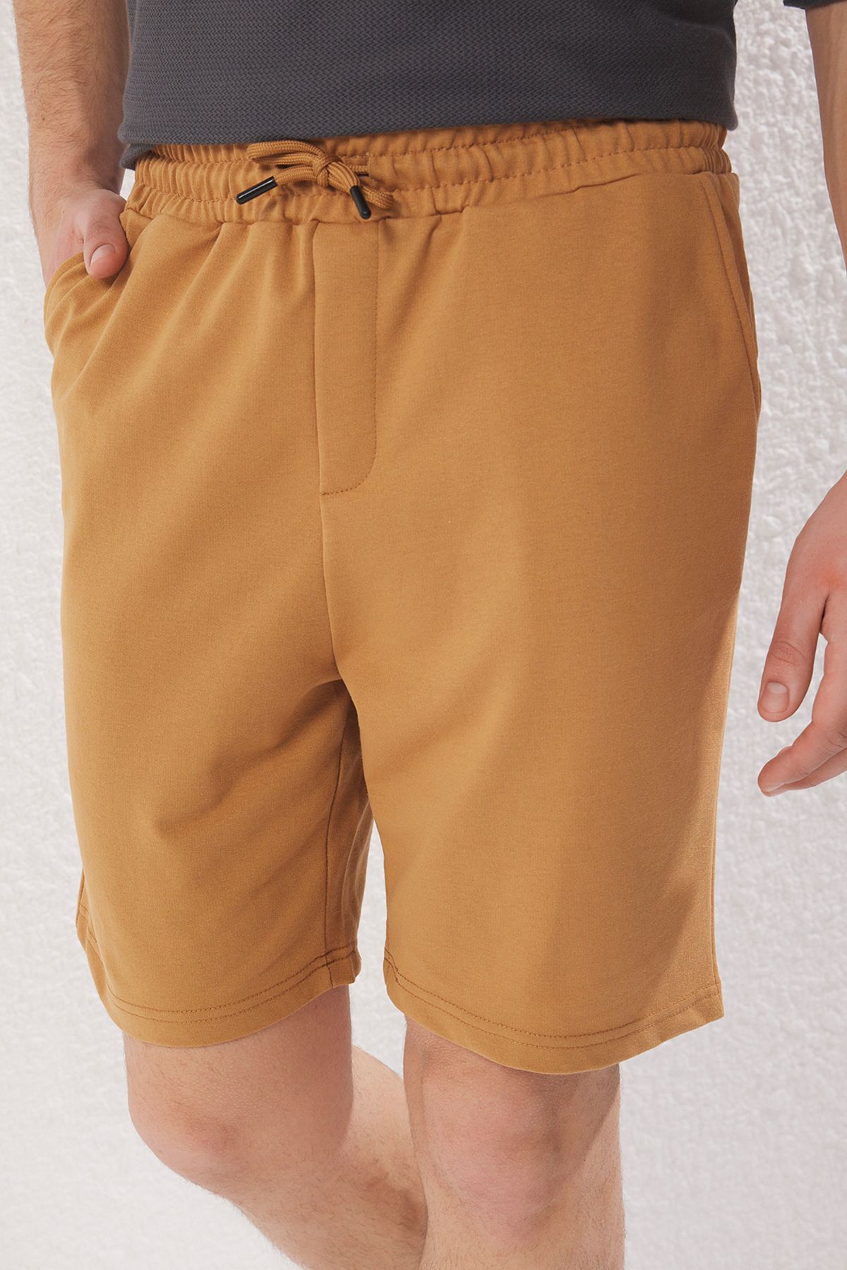 Trendyol Collection Pantaloni Scurți Drepți De Lungime Medie De Culoare Cămilă - Masculin - L