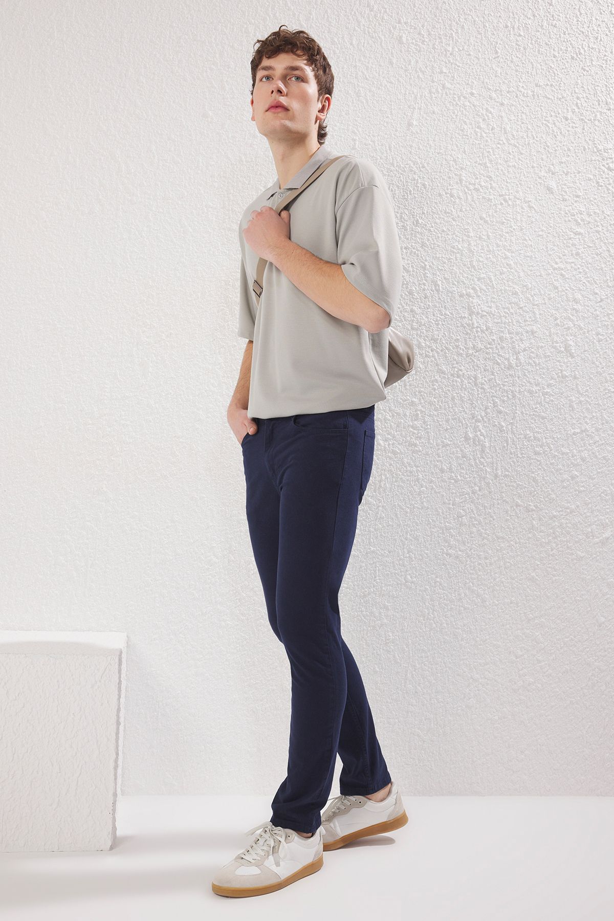 Trendyol Collection-Námořnická modrá Slim Fit Basic 5 kapesní flexibilní gabarínové kalhoty Tmnss25Pl00020 2