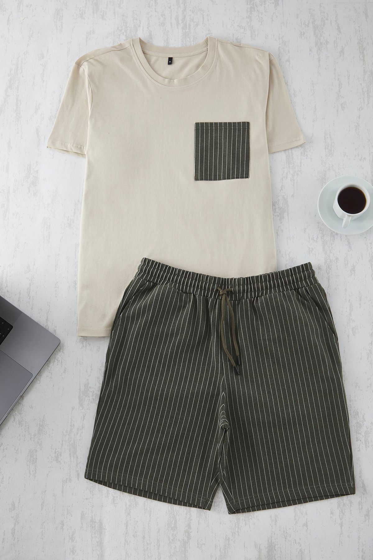 Trendyol Collection Beżowo-khaki W Paski, Regularny Krój, Dzianinowe Spodenki, Piżama - Tmnss25pt00036 Mężczyzna - M