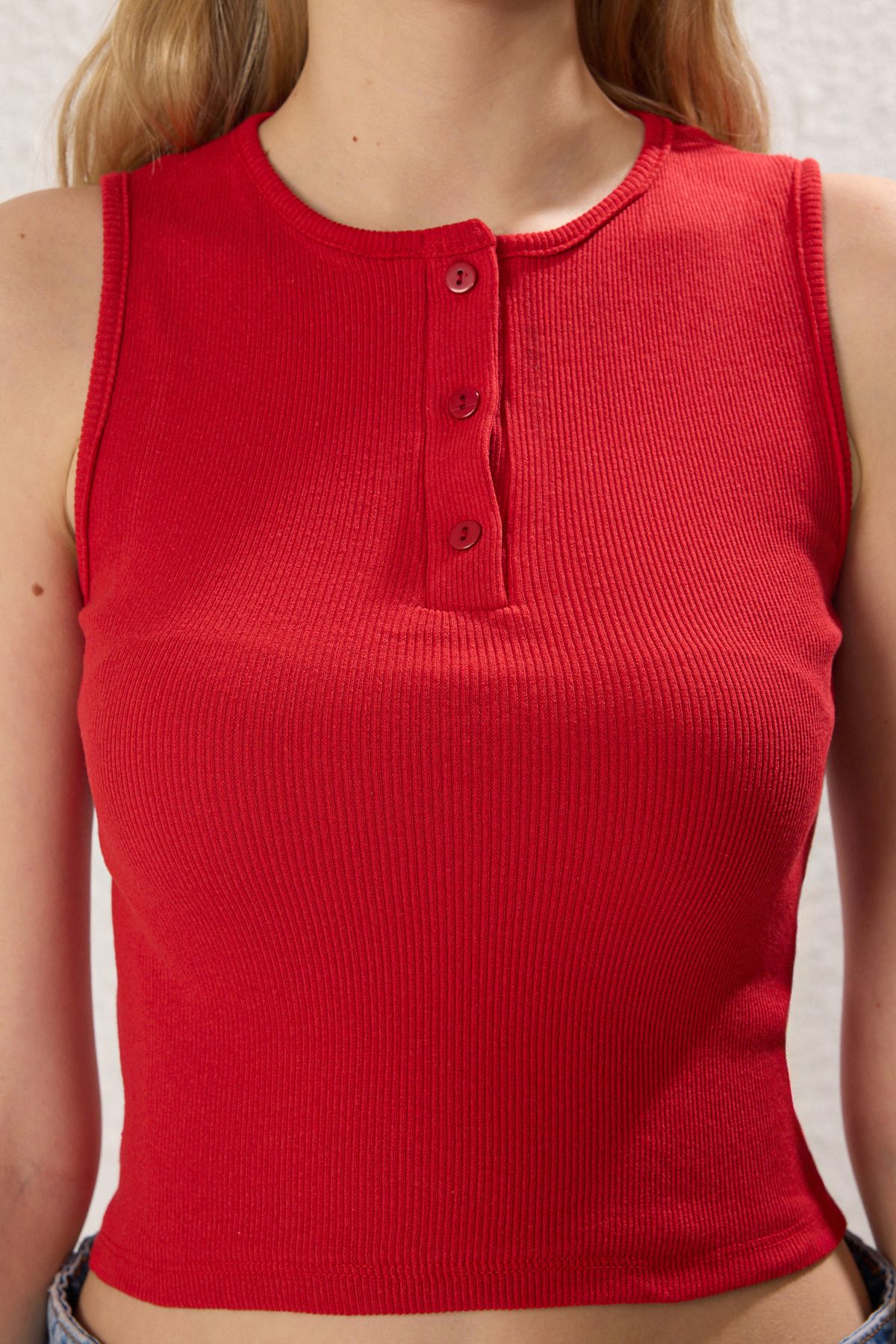 Trendyol Collection-Stretchy Ribbed Red Crop Undershirt - Pool Collar, Zero Sleeve, Button - Twoss25Al00028 3