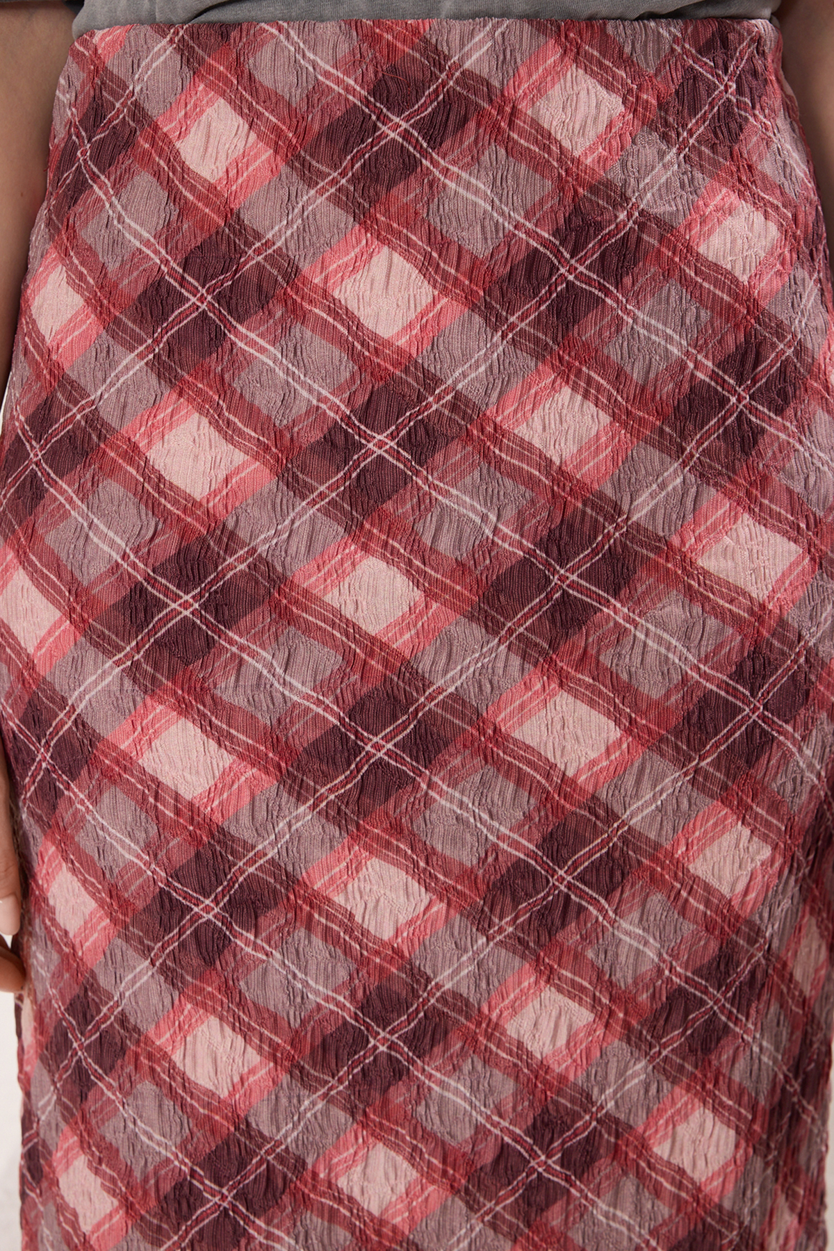 Trendyolmilla  Çok Renkli Dokulu Ekoseli Kumaş Baskılı Maxi Esnek Örme Etek TWOSS25ET00115 - Görsel 3