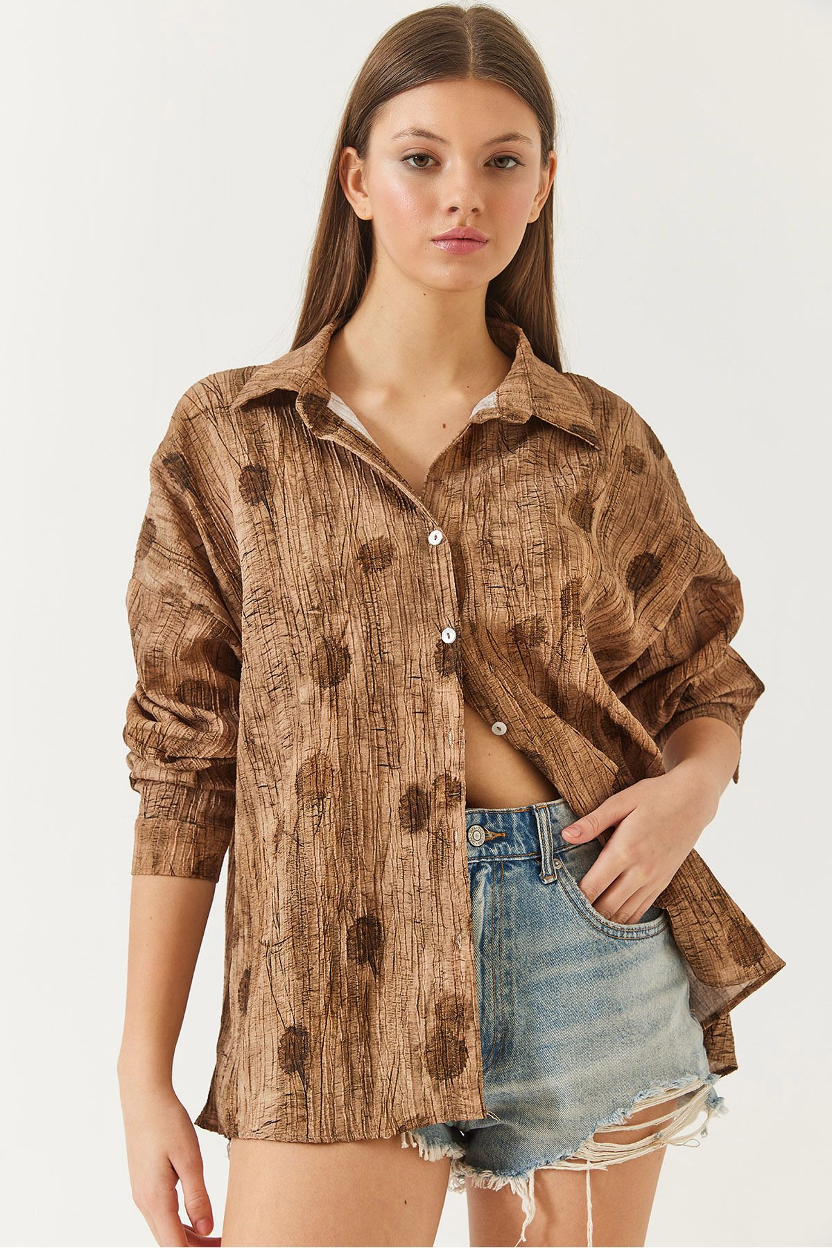 Bianco Lucci-Schulterfreies, bedrucktes Oversize-Hemd für Damen 60398 60271063 4