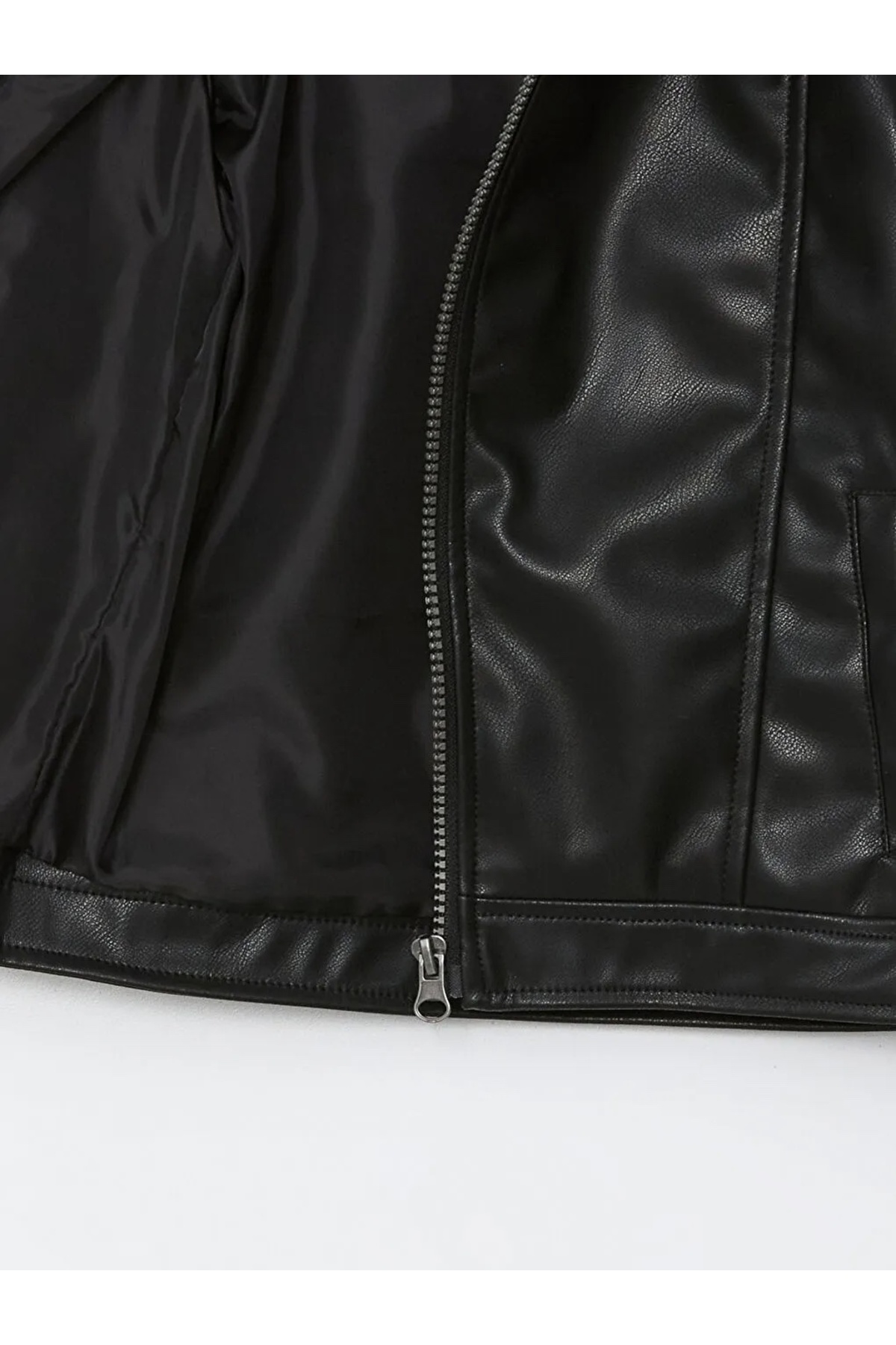 LC Waikiki LCW Kids Siyah Erkek Çocuk Deri Görünümlü Mont fotoğrafı 2 (önizleme)