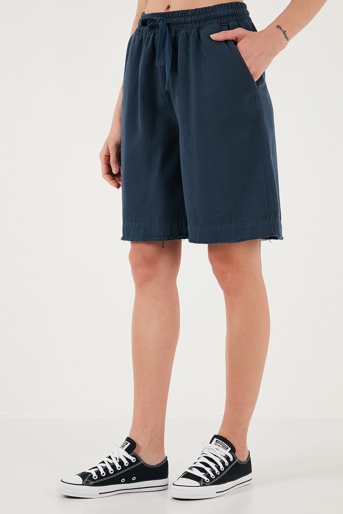 Lela-Cotton Standard Fit Normal Waist Tie Pocket Shorts Shorts 668Yp5326 4