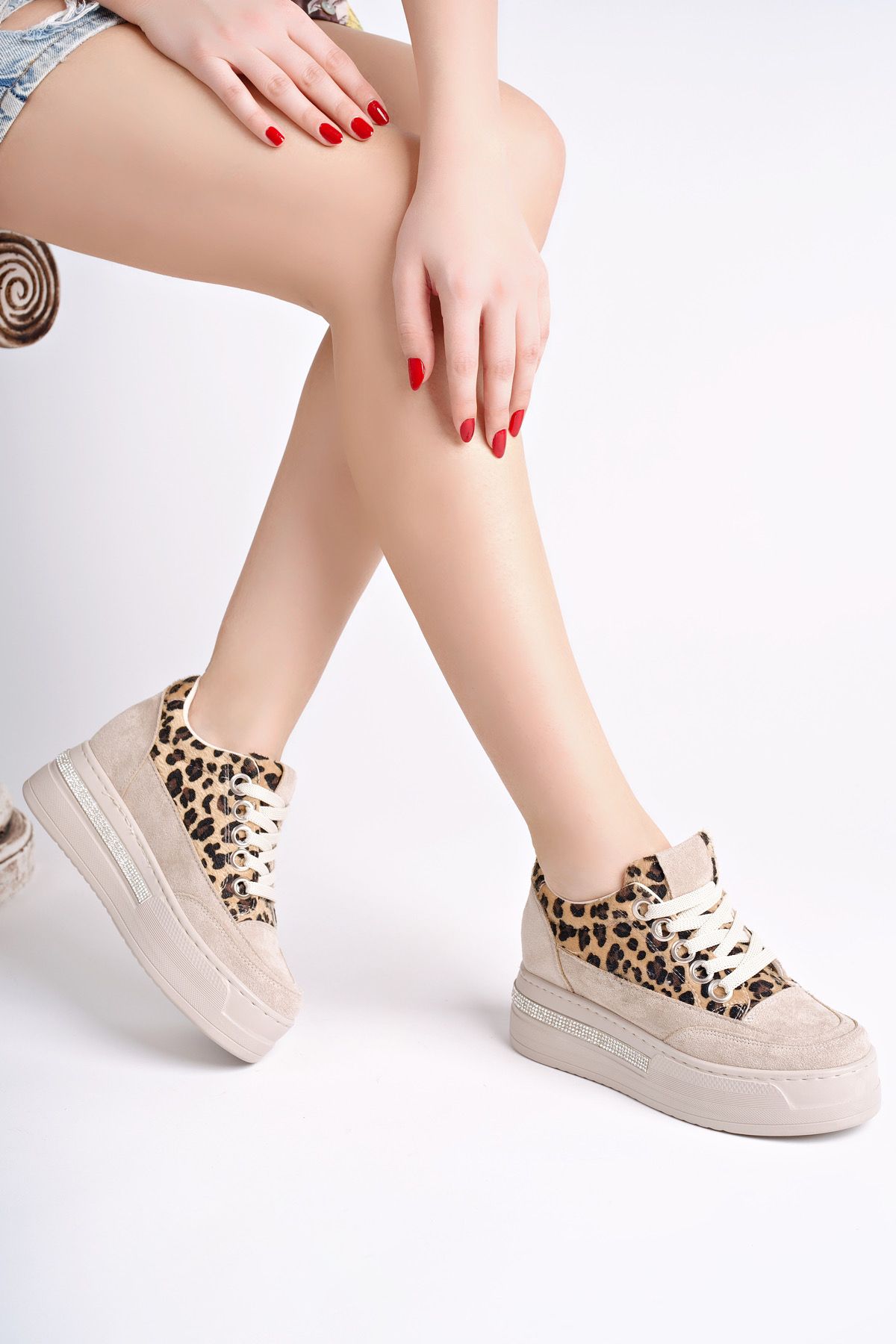 meyra'nın ayakkabıları-Women's Leather Leopard Lace-Up Back Stone Thick Sole Sneakers 1