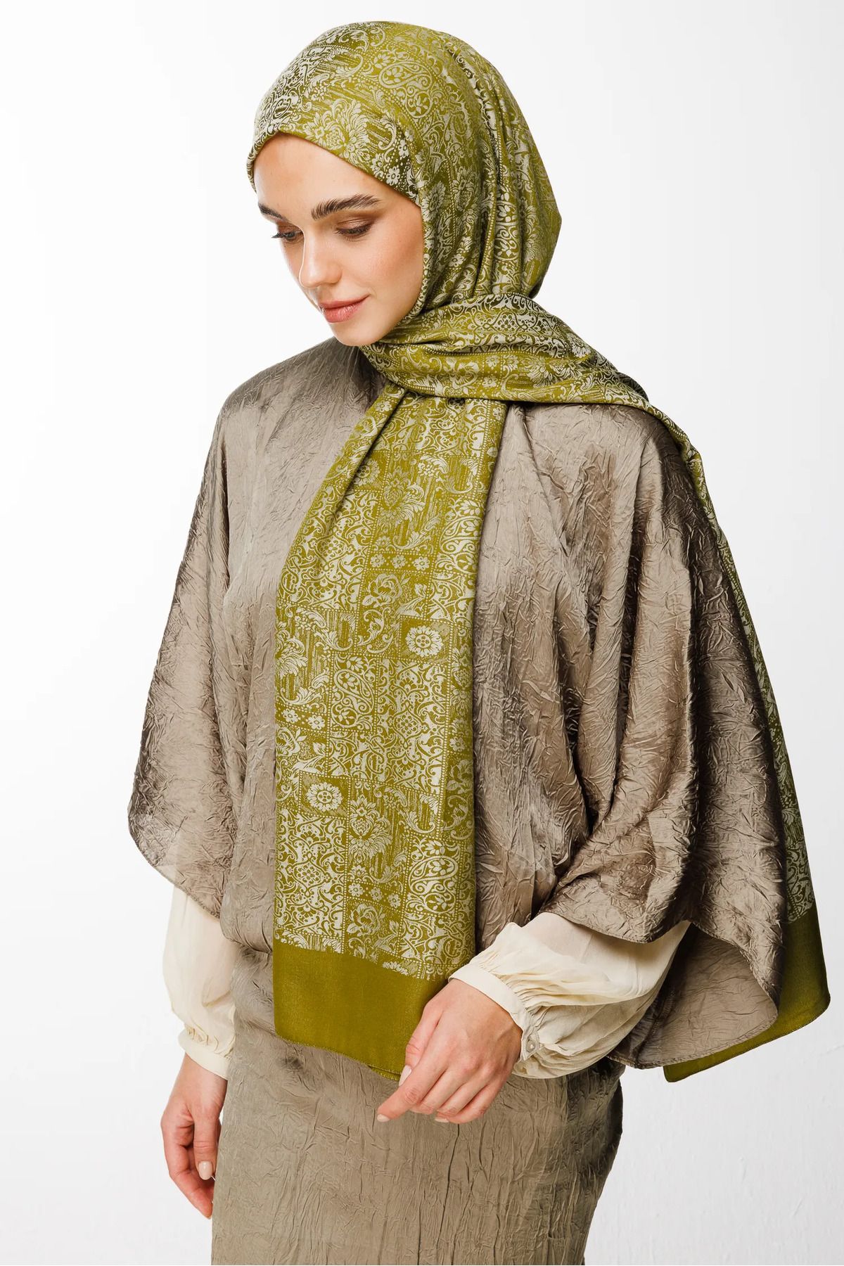 Mooncorn-Henna Pattern Double Sided Shawl Oil Green-Ecru 2