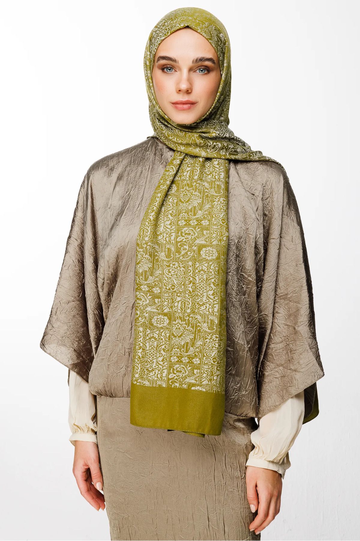 Mooncorn-Henna Pattern Double Sided Shawl Oil Green-Ecru 1