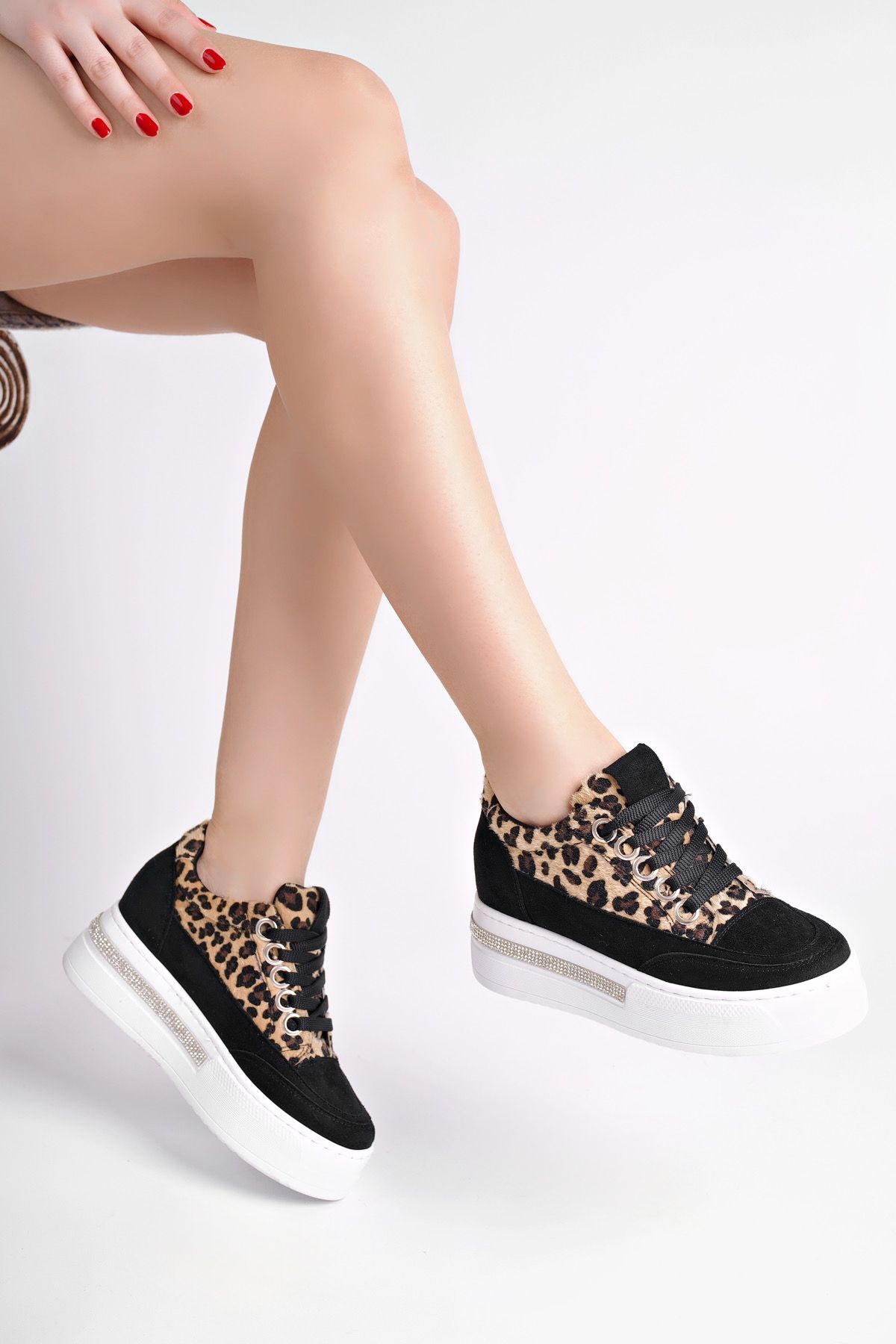 meyra'nın ayakkabıları-Women's Black Leopard Lace-Up Back Stone Thick Sole Sneaker 1