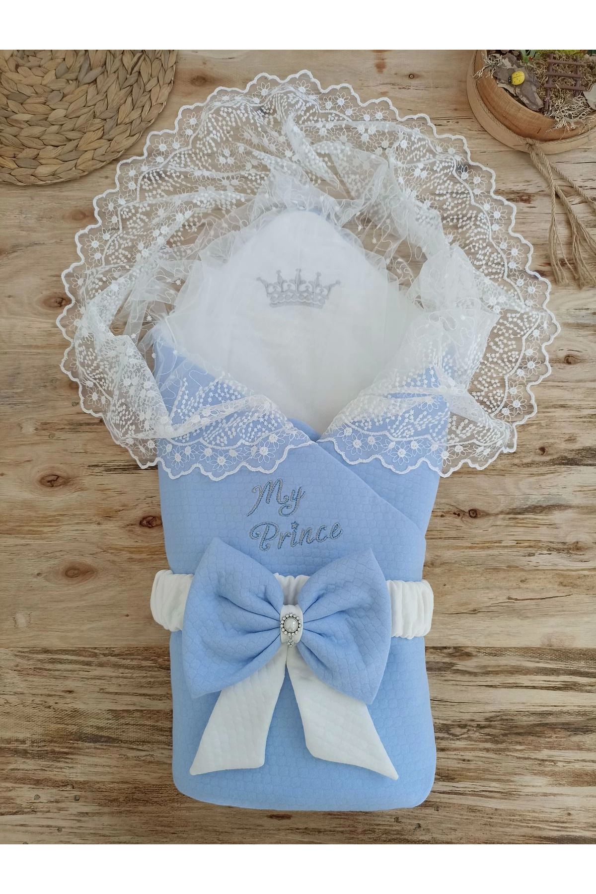 Ecenaz Bal Peteği My Prince Taç Nakışlı İnci Fiyonklu Dantel Duvaklı Delüks Kundak Bebek Battaniyesi Mavi