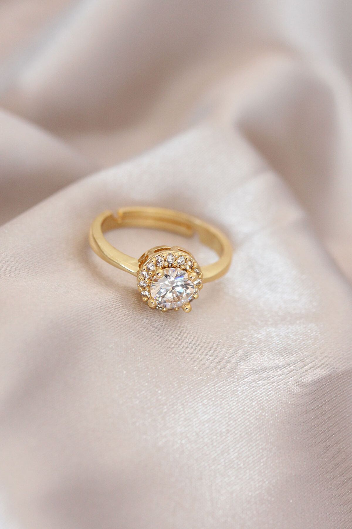 MMB Boutique Ayarlamalı Altın Renk Metal Zirkon ve Kristal Taşlı Oval Model Yüzük