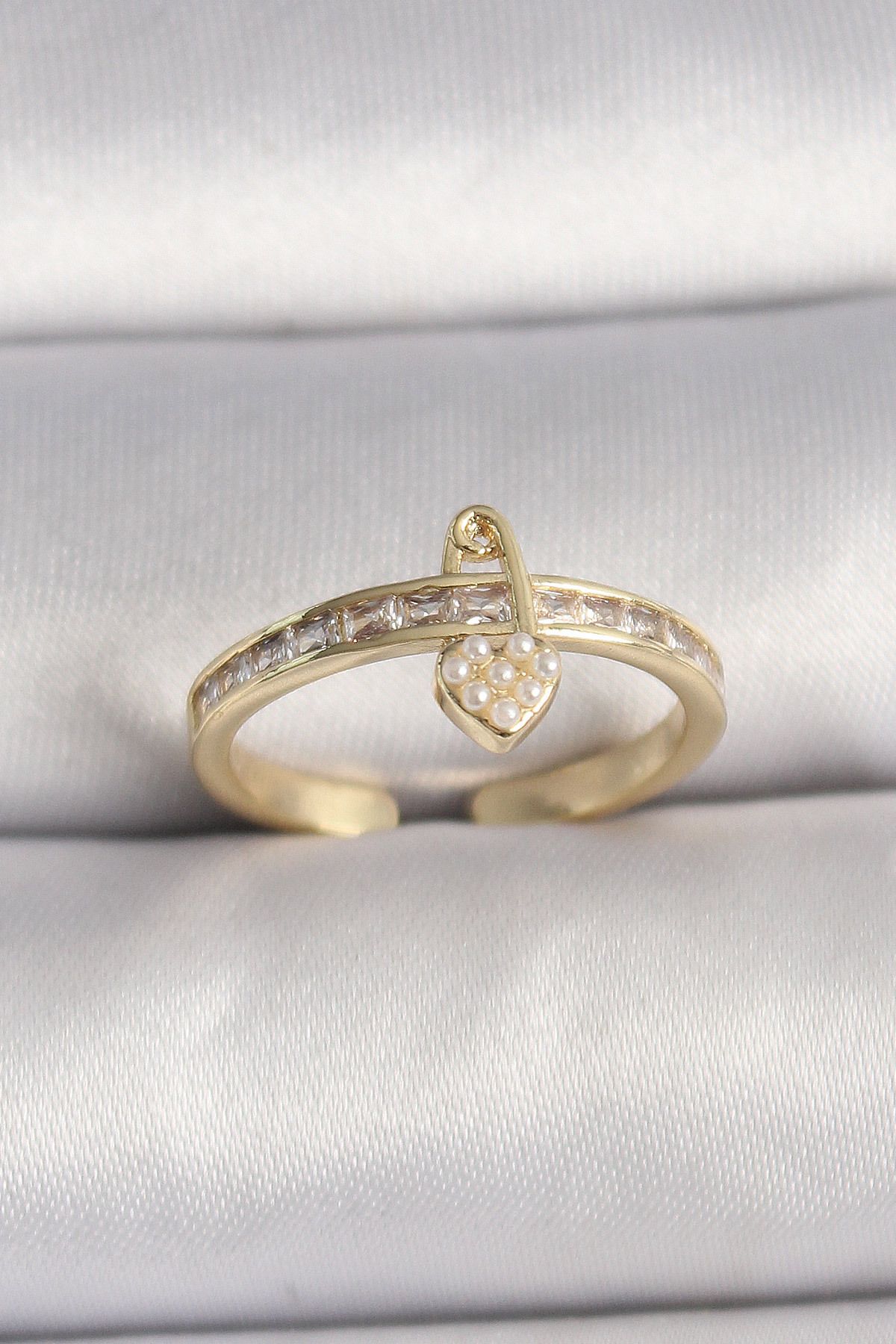 MMB Boutique Pirinç Gold Renk Zirkon Taşlı İnci Detay Kilit Kalp Figür Ayarlanabilir Yüzük