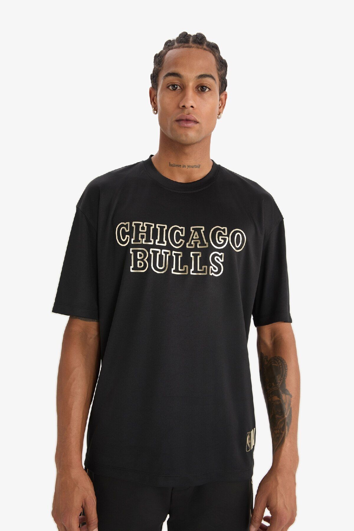 DeFacto-Oversize tričko NBA Chicago Bulls DeFactoFit – Crew Neck, krátký rukáv, široký střih E0361AX25SP 3