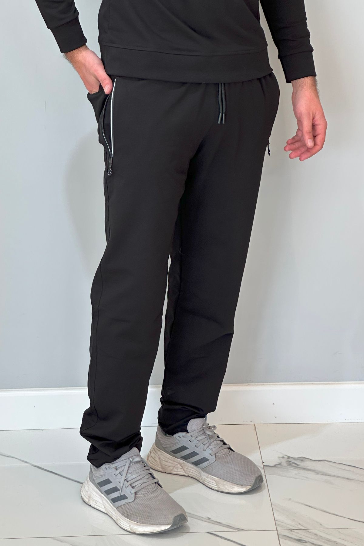 REMSA-Men's Sweatpants 24702 - Straight Waist, Elastic Leg, 3 Pockets, Black 3