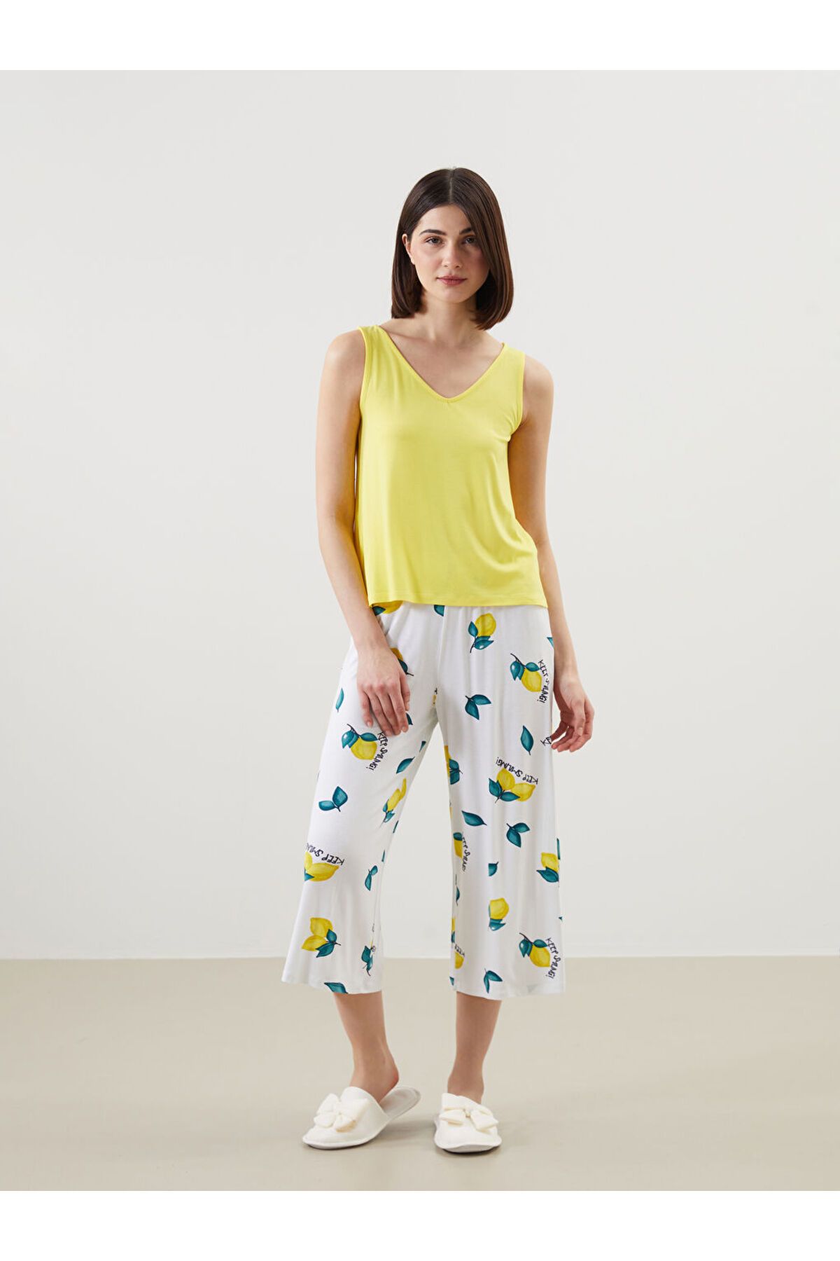 LC Waikiki Yeni Sezon V Yaka Baskili Kadin Pijama Takimi - S5EP20Z8