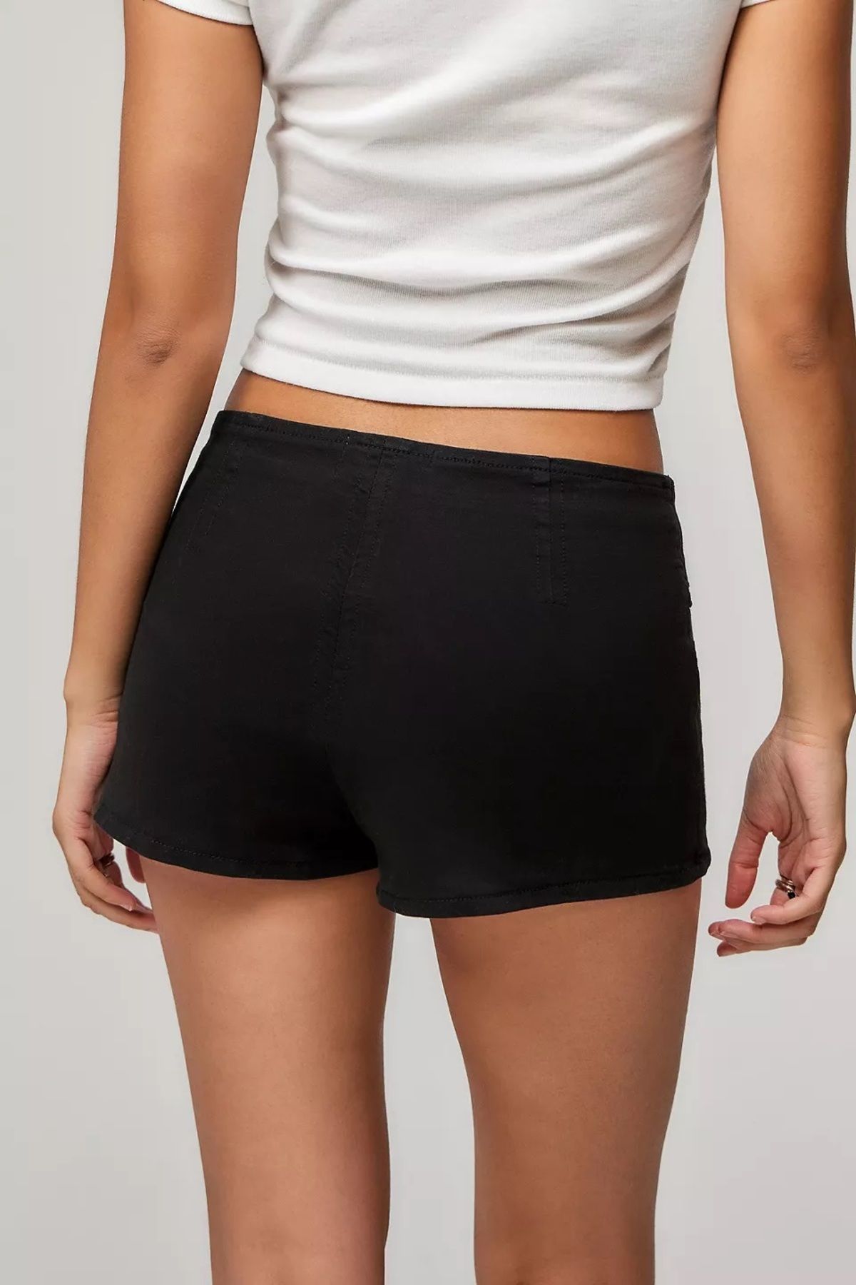 september island-Black Belt Detailed Mini Shorts Skirt 2