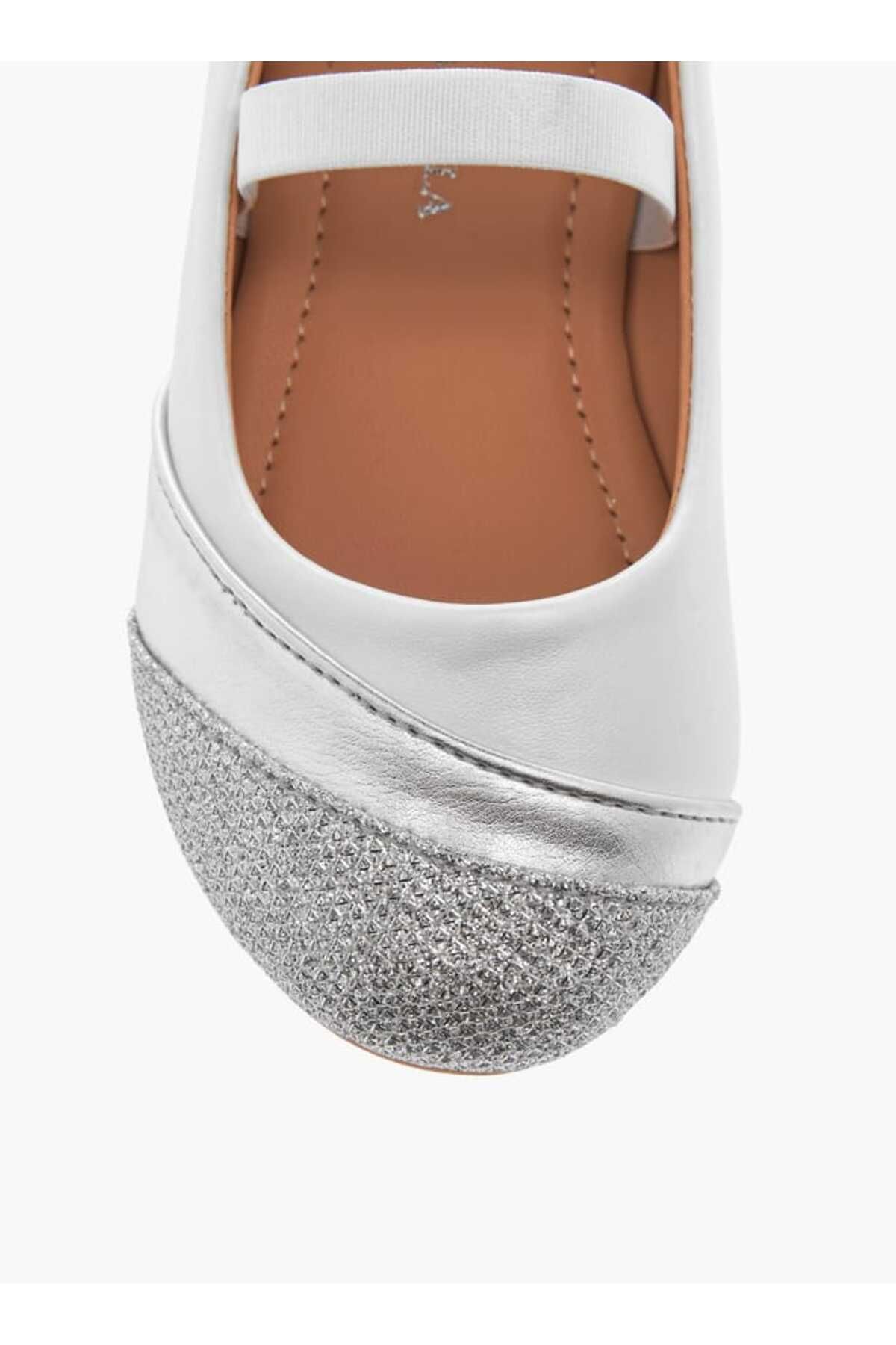 Flora Bella by Shoexpress-Flora Bella Textured Ballerina Shoes with Elasticated Strap 4