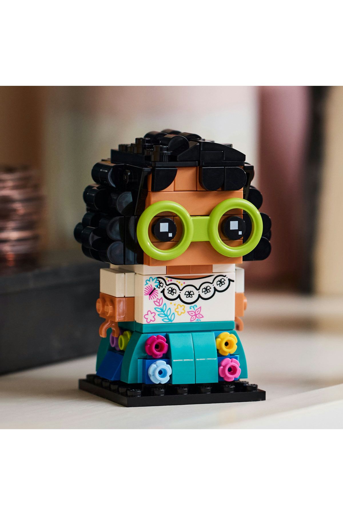 LEGO-Brickheadz 40753 - Mirabel and Madrigal Characters 5