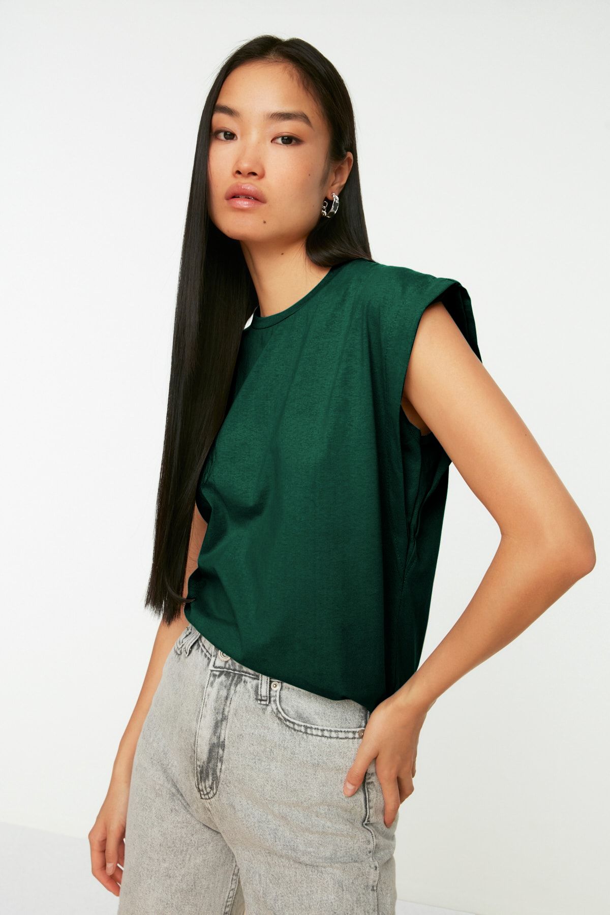 Trendyol Collection-Pletené tričko Basic Crew Neck – smaragdově zelené, 100% bavlna, vatovaný vzhled Twoss20Ts0021 4