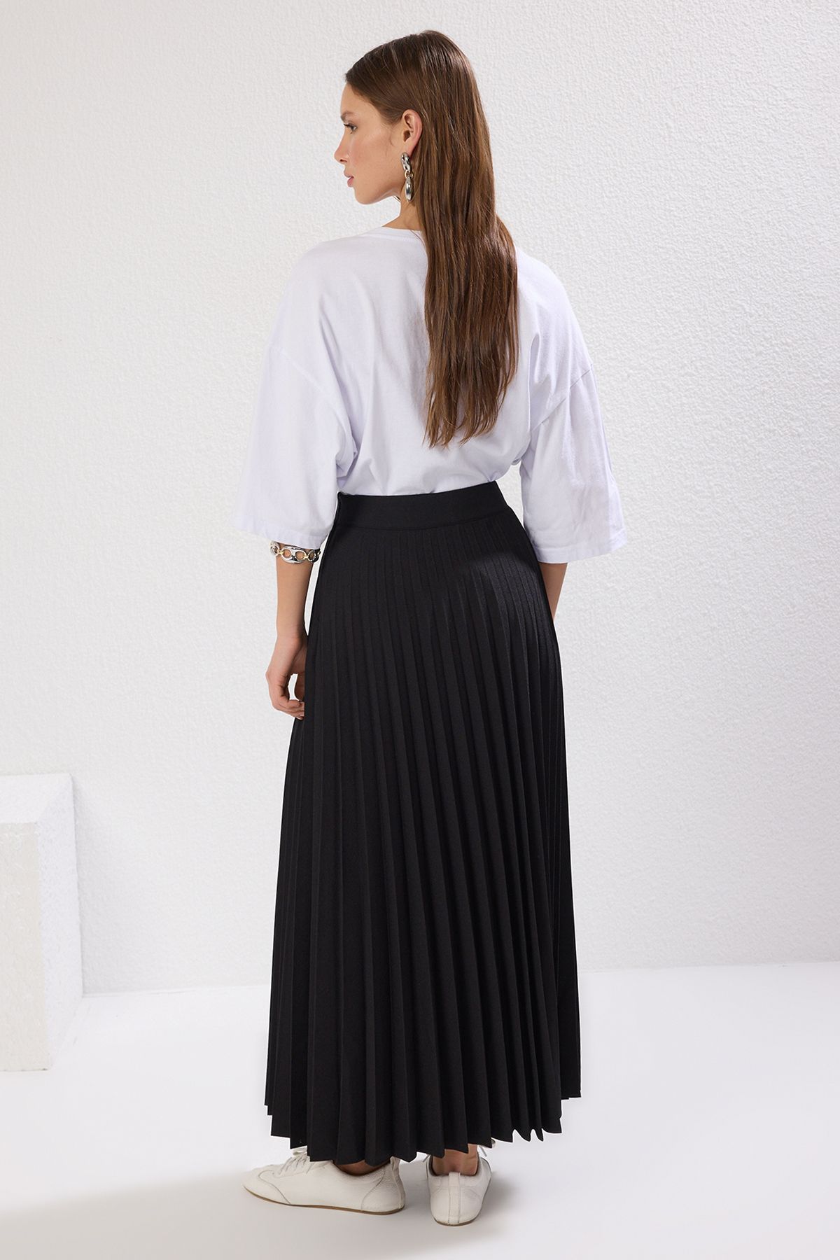 Trendyol Modest-Redős fekete szőtt szoknya - TCTSS24EE00010 4