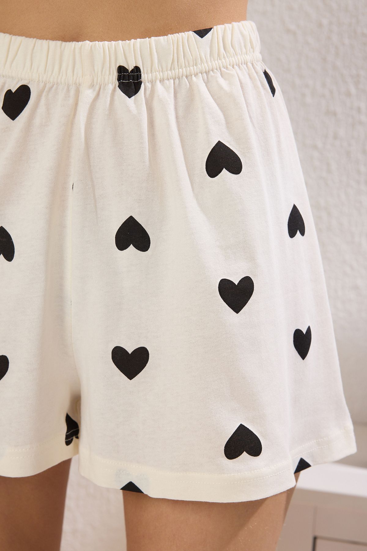 Trendyol Collection-Heart Ecru rövidnadrág pizsama szett - 100% pamut THMSS21PT0756 3