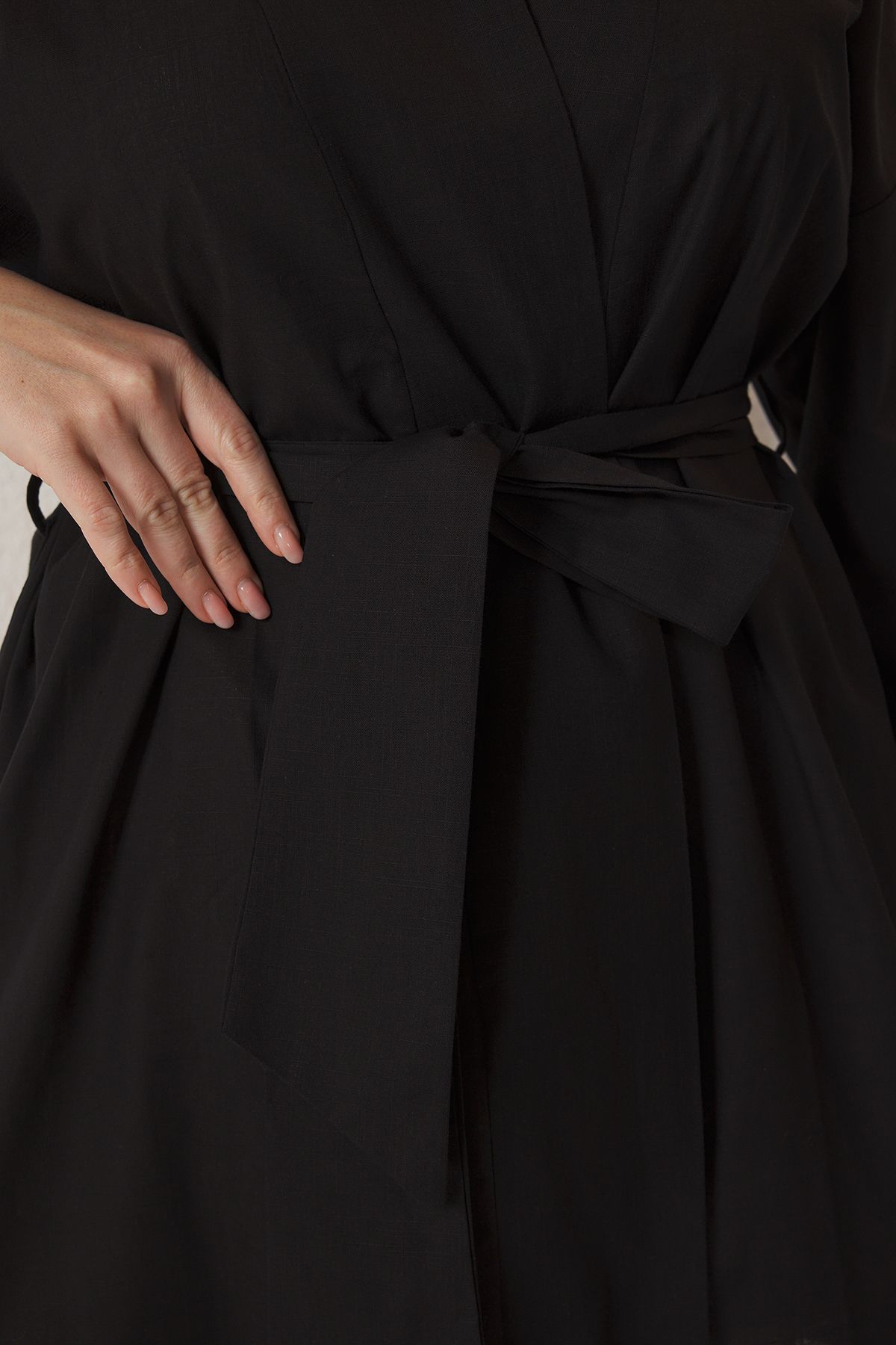 Trendyol Curve-كيمونو وقفطان قطن 100% مع حزام أسود مقاس كبير - TBBSS25DE00000 3