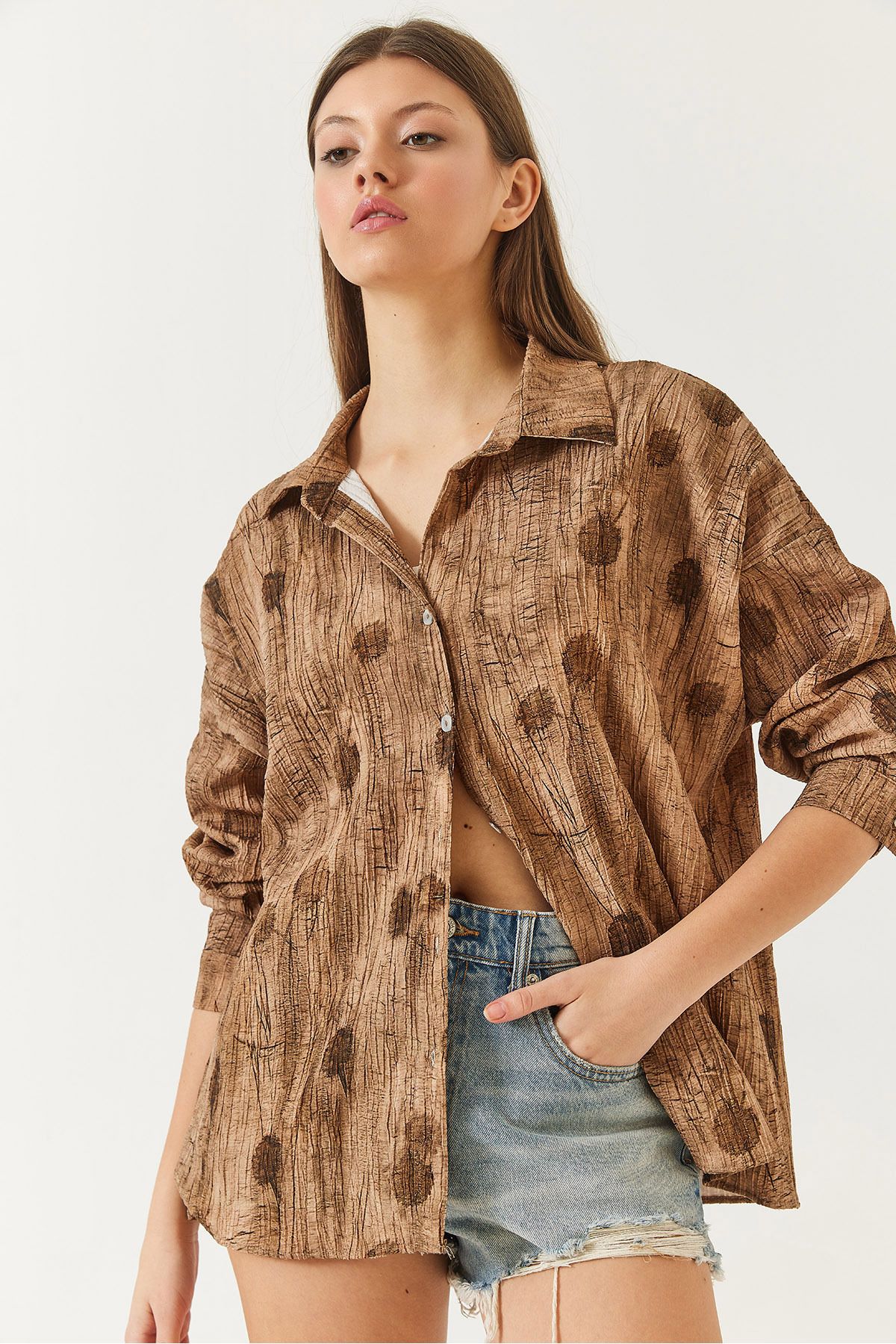 Bianco Lucci-Schulterfreies, bedrucktes Oversize-Hemd für Damen 60398 60271063 3