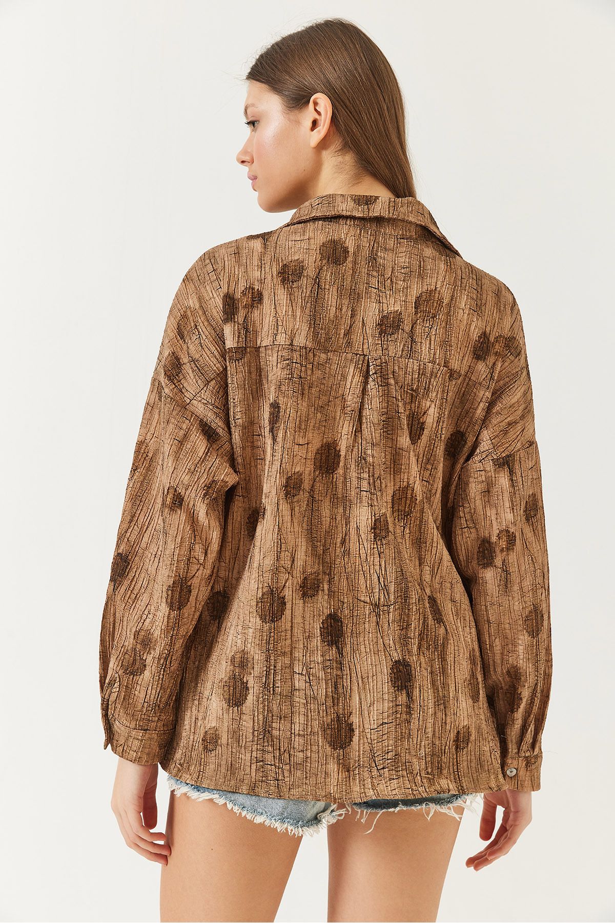 Bianco Lucci-Schulterfreies, bedrucktes Oversize-Hemd für Damen 60398 60271063 6