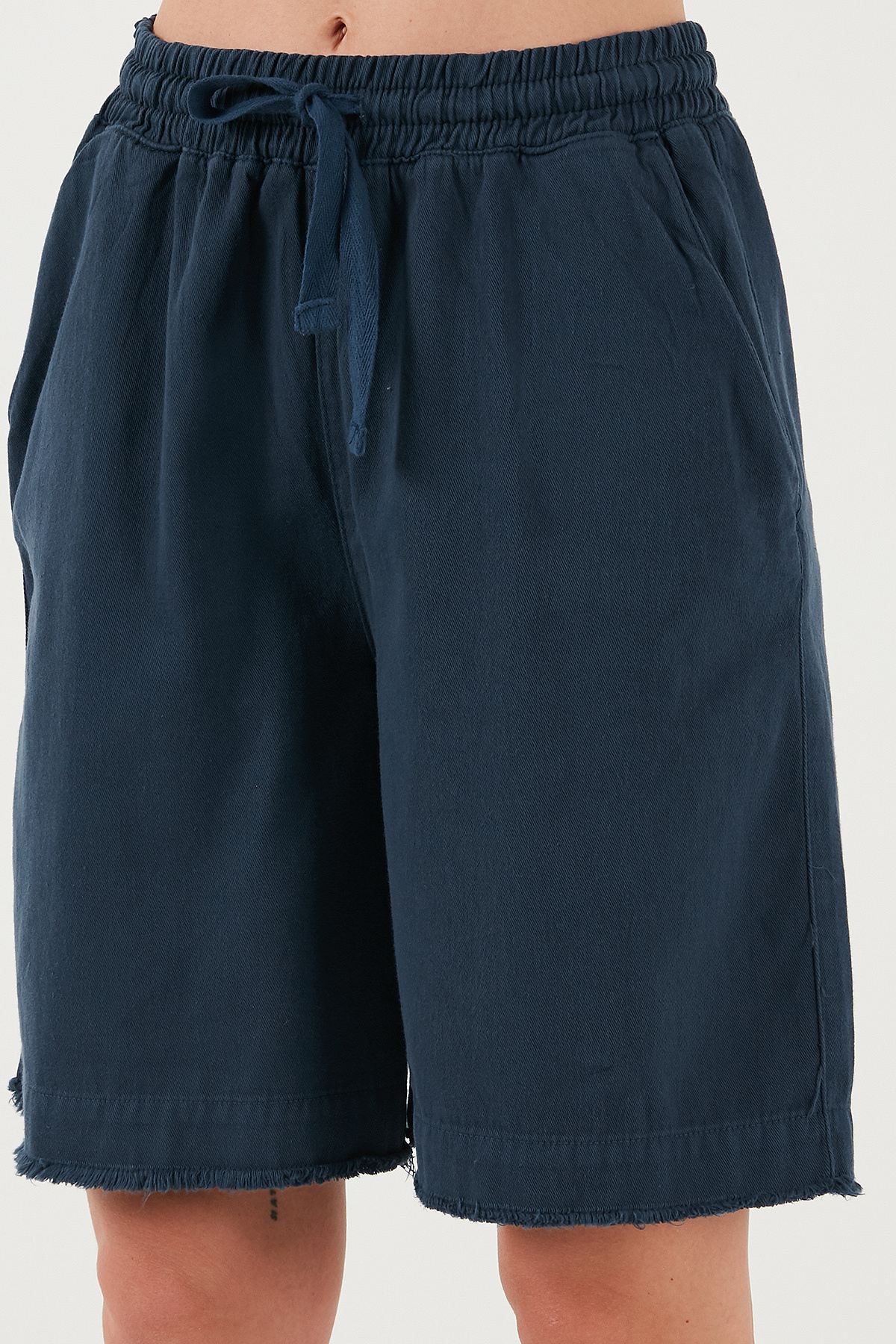 Lela-Cotton Standard Fit Normal Waist Tie Pocket Shorts Shorts 668Yp5326 5