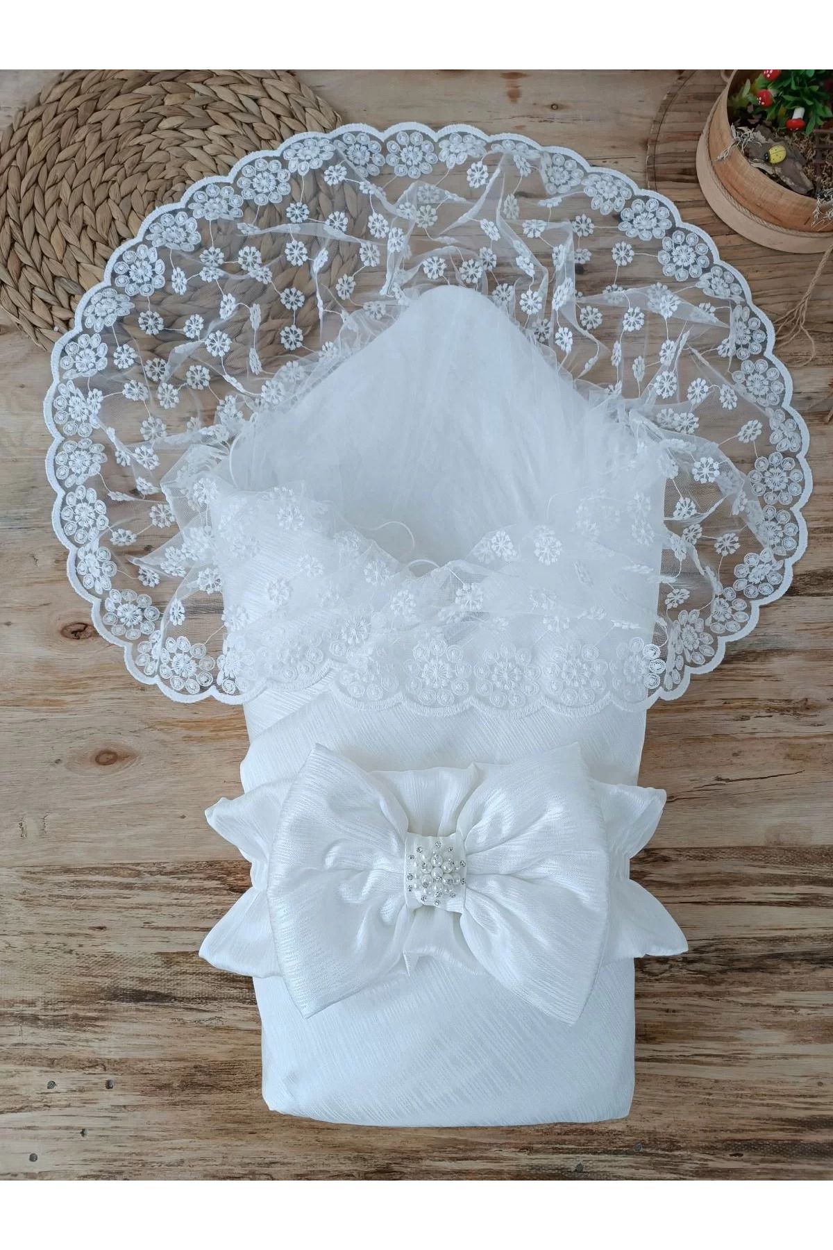 yusuftex Yenidoğanışığı Papatya Dantelli Taşlı Fiyonk Bebek Battaniyesi Kundak Ekru