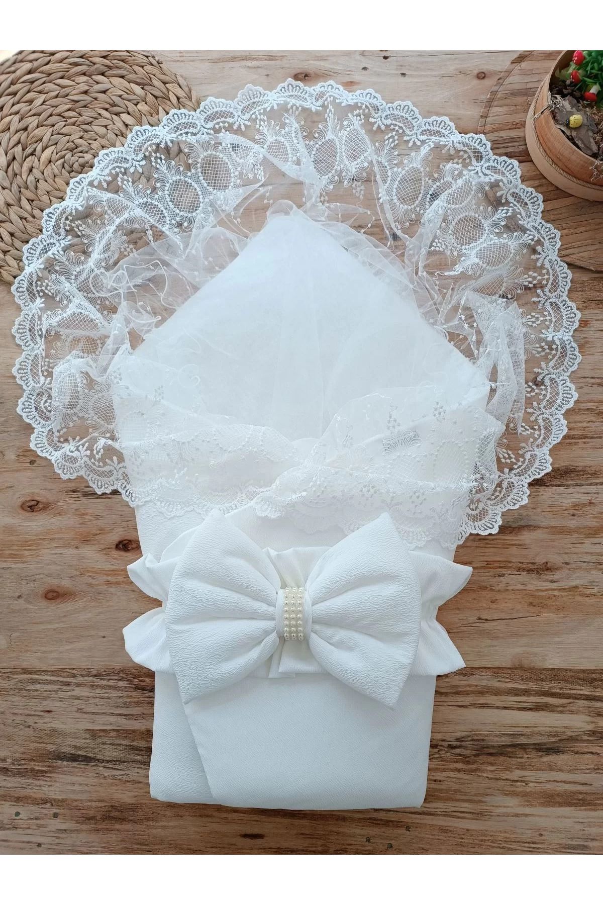 yusuftex Yenidoğan Yakamoz Kumru Model Dantelli Taşlı Fiyonk Bebek Battaniyesi Kundak Ekru