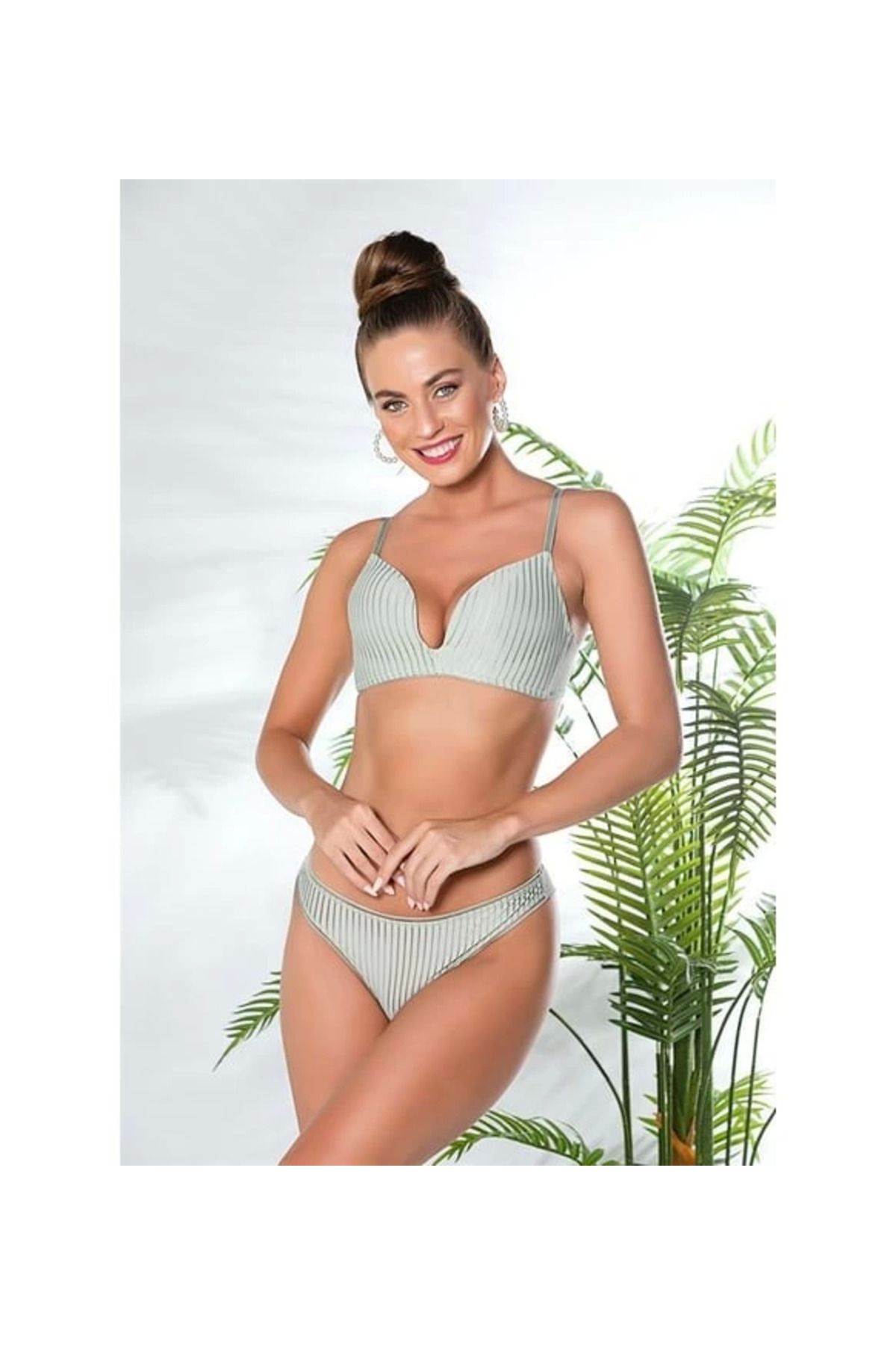 ARONA 31772 Dekolte Sütyen ve String Takım