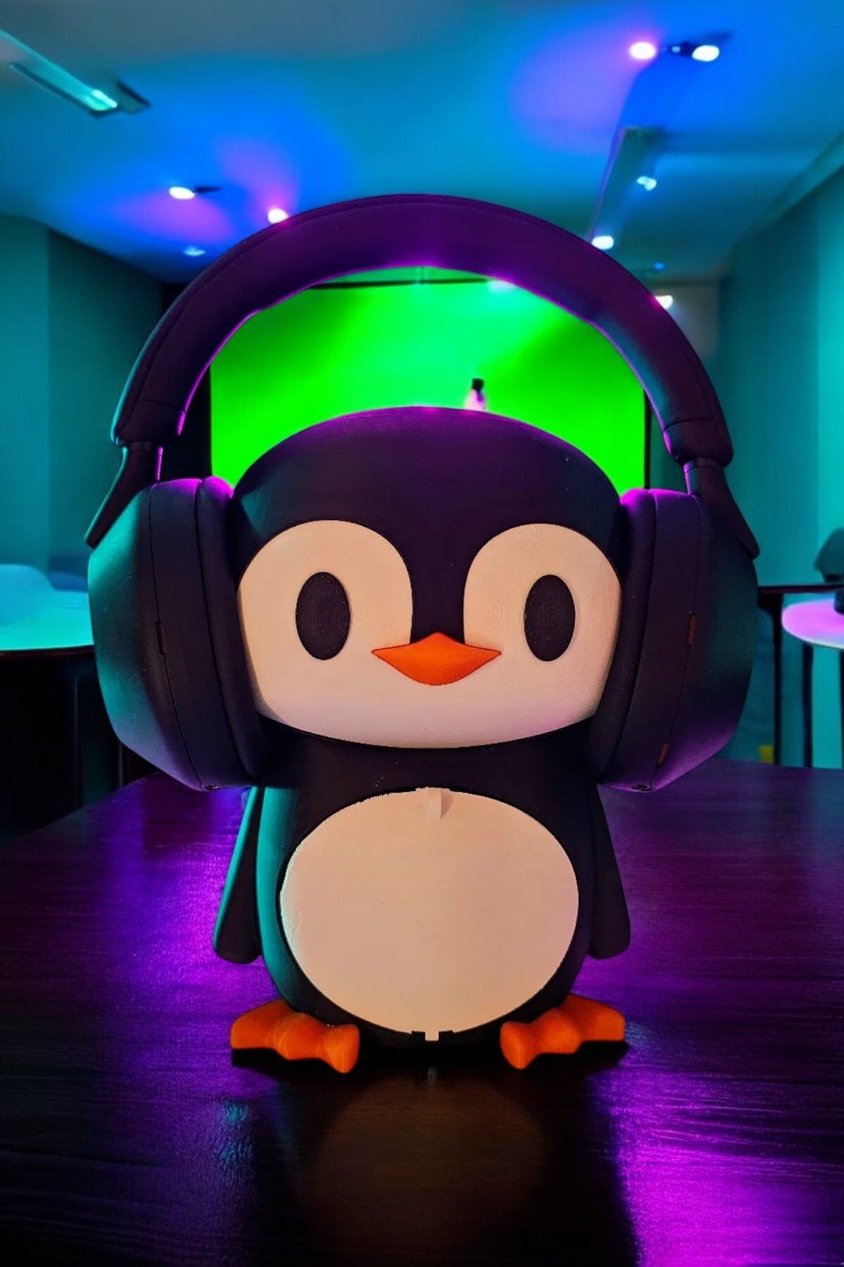 🎧 Sevimli Penguen Kulaklık Standı – Kulaklık Şarj Standı 🐧