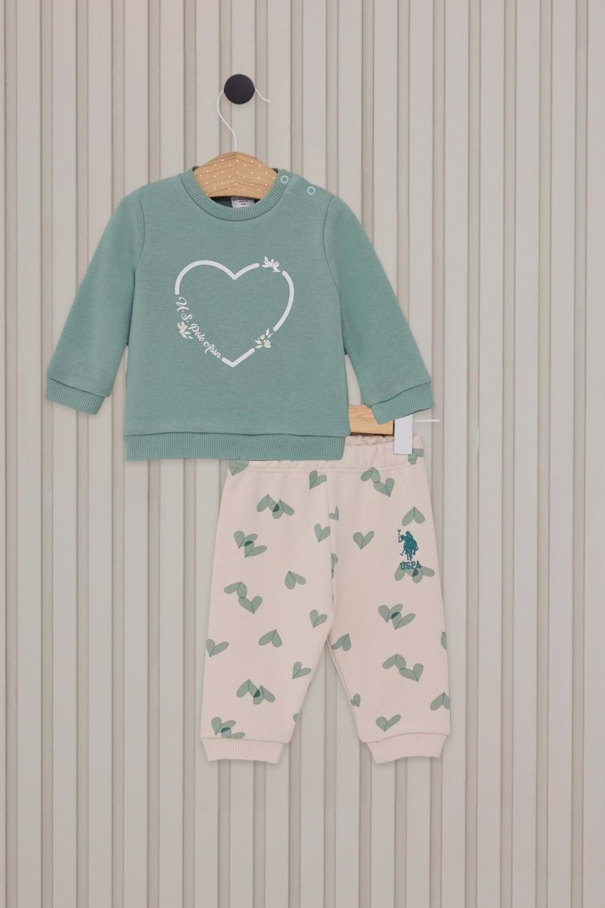 ww waka waka kids store Kalp Baskılı Omuzdan Çıtçıt Kapamalı Kız Bebek Eşofman Takım