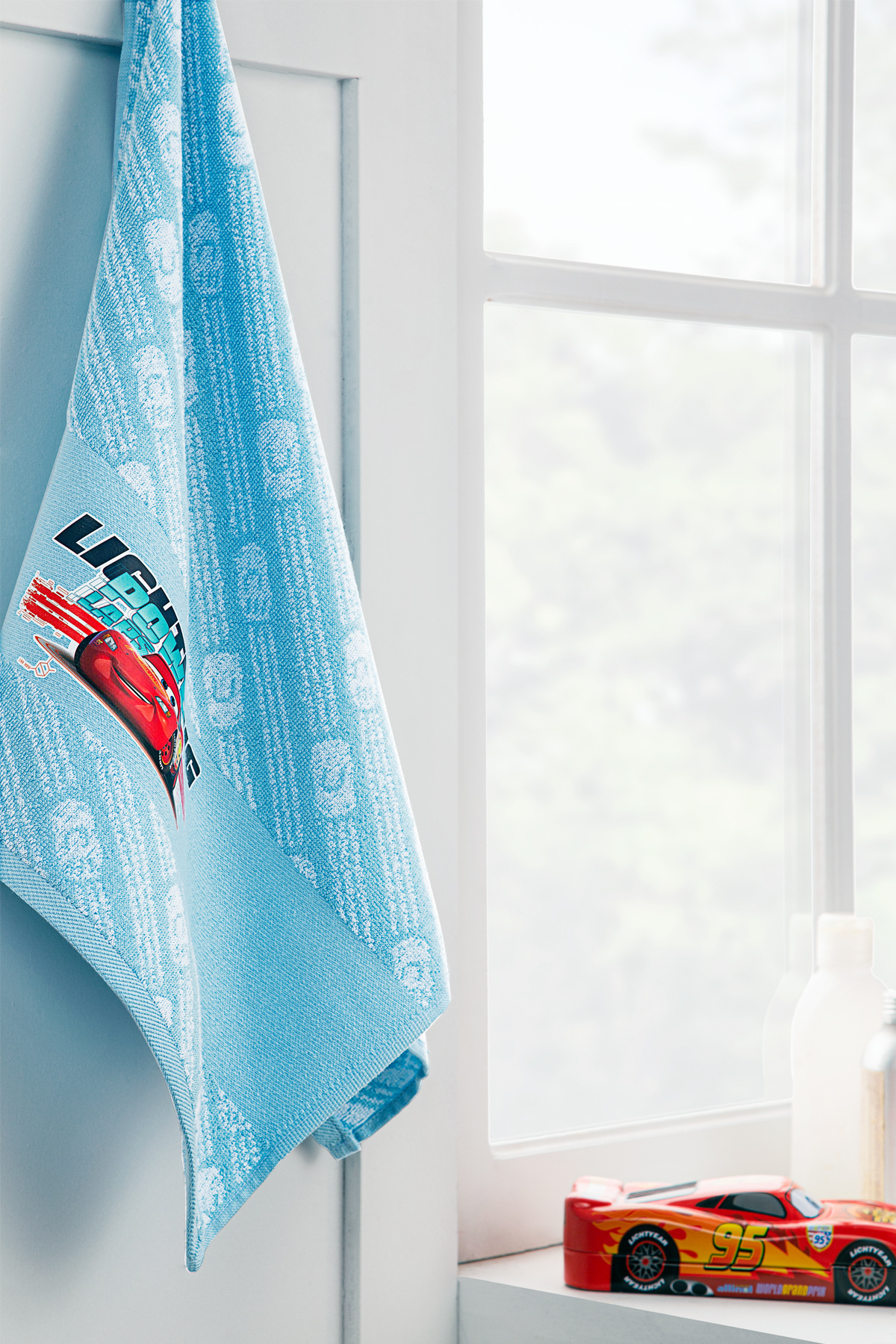 Özdilek Cars Power Disney Lisanslı Çocuk Bornoz Seti 5/6 Yaş fotoğrafı 2 (önizleme)