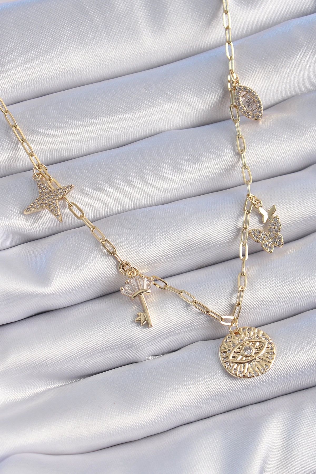 MMB Boutique Gold Renk Pirinç Gold Renk Zirkon Taş Detay Çoklu Figür Şans Kolyesi