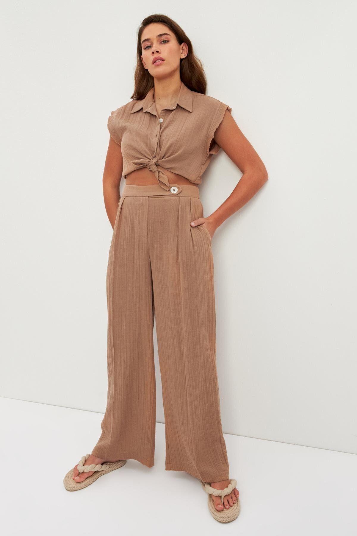 Setre-Comfortable Cut Camel Trousers - Waist and Pocket Detail 5