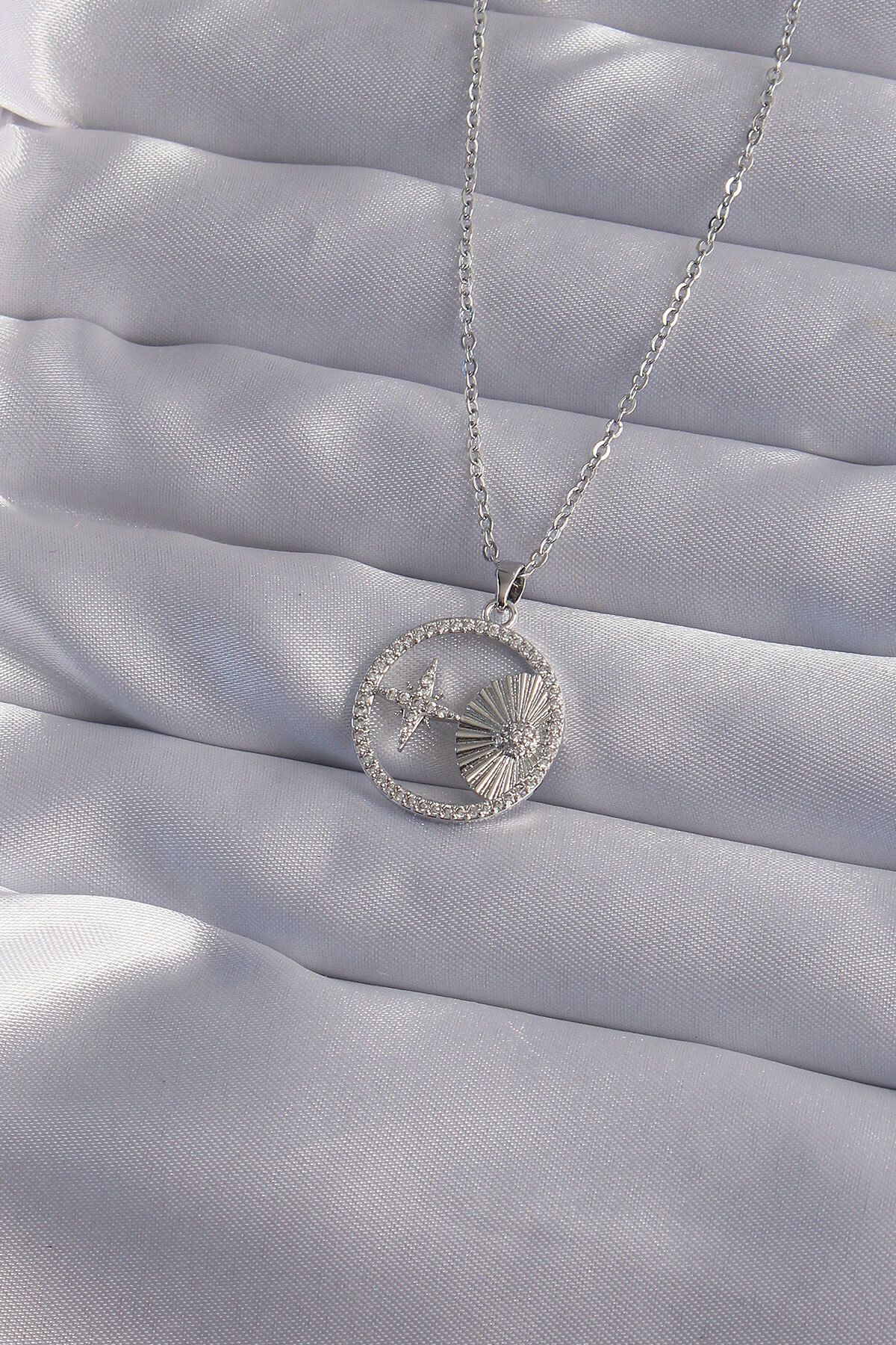 MMB Boutique 316L Çelik Zincir Gümüş Renk Zirkon Taşlı Yıldız Figürlü Oval Kolye