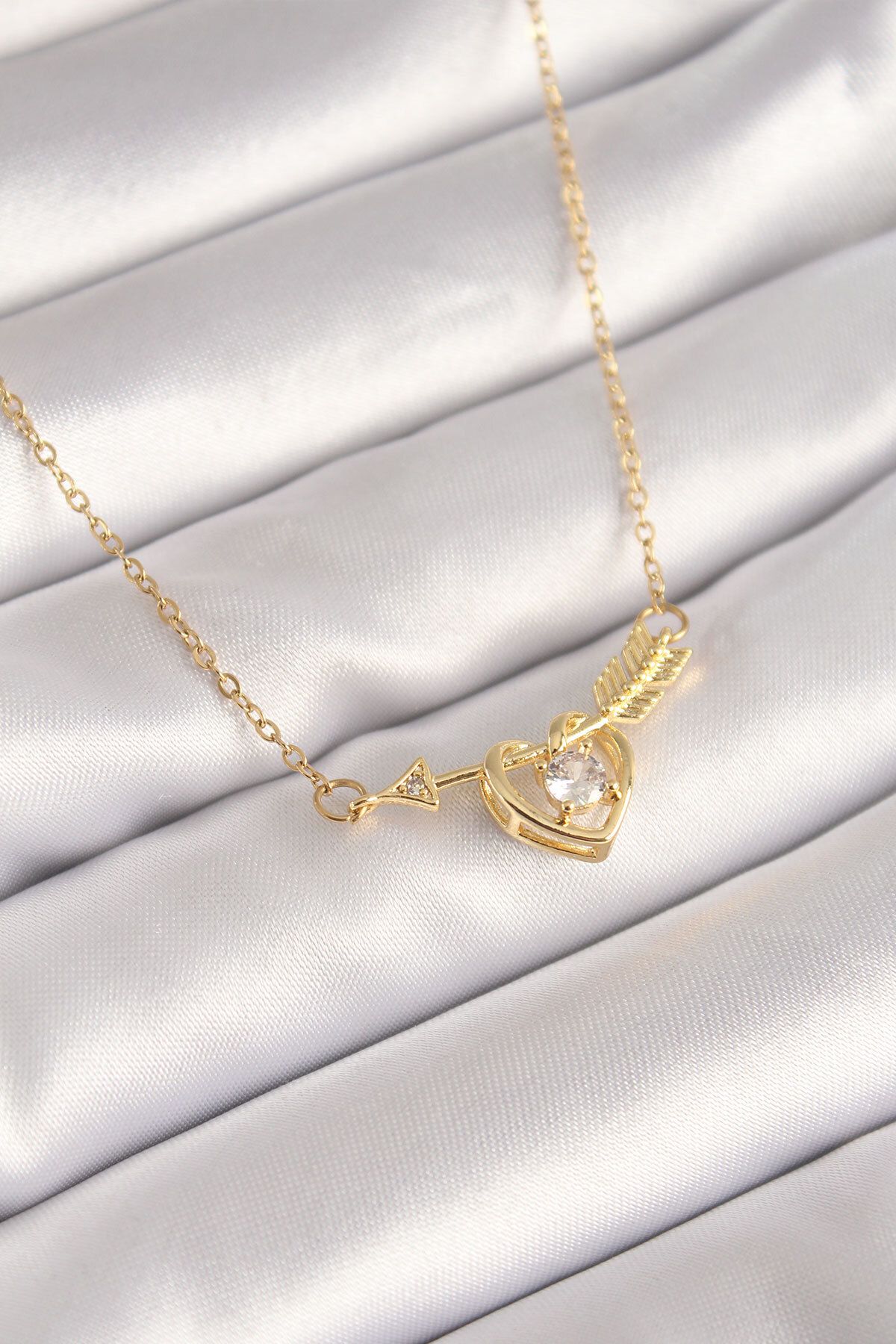 MMB Boutique 316L Çelik Gold Renk Zincir Zirkon Taşlı Ok Kalp Model Kadın Kolye
