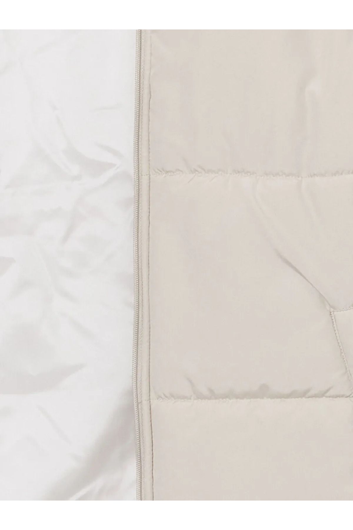 LC Waikiki-Ανδρικό φουσκωτό γιλέκο LCW Casual Beige Standard Fit Stand Collar 2