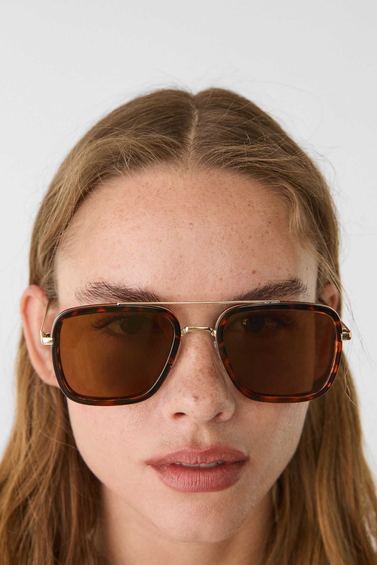 عینک آفتابی مربع سبک، شیک و محافظ در برابر نور خورشید Stradivarius