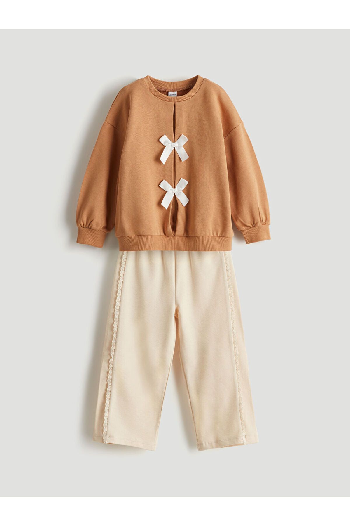 LC Waikiki-Lcw Kids Brown Ribbon Detailed Girls' Sweatshirt and Pants 2-Piece 1