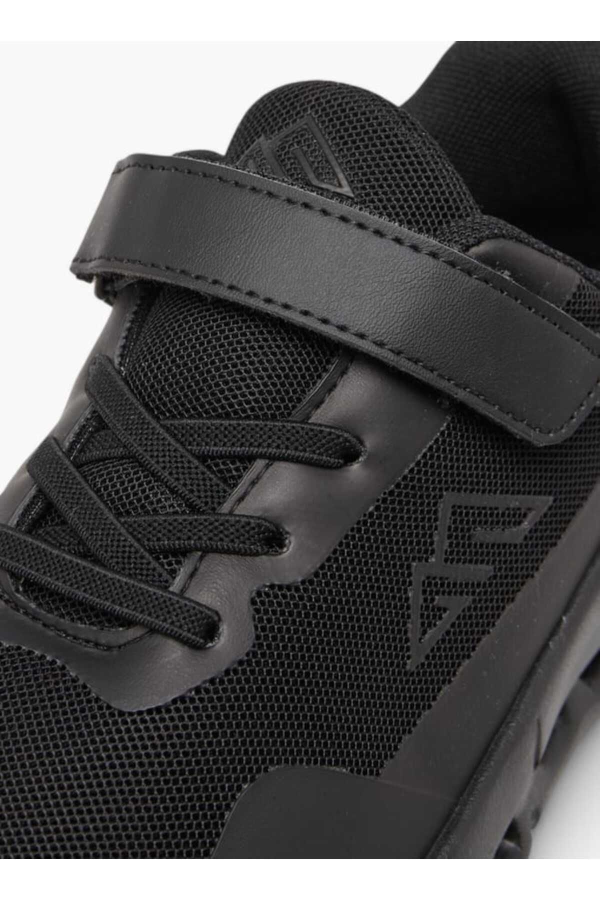 Oaklan by Shoexpress-Oaklan by Shoexpress Panelled Sneakers with Hook and Loop Closure 5