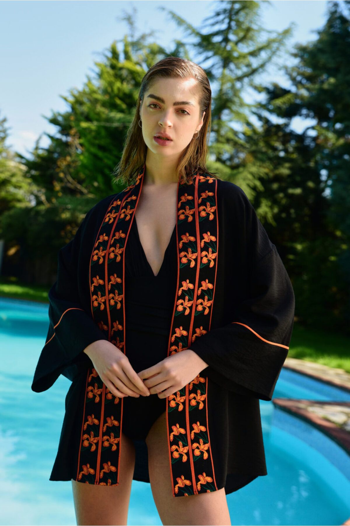 inkasole Siyah Çiçek Nakışlı Kimono