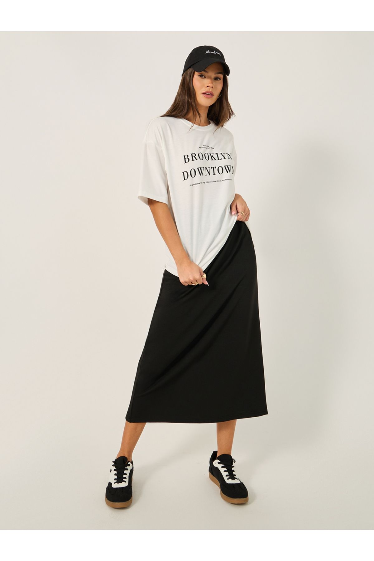 Styli-Oversized Slogan Print T-Shirt and Midi Skirt Co-Ords 2